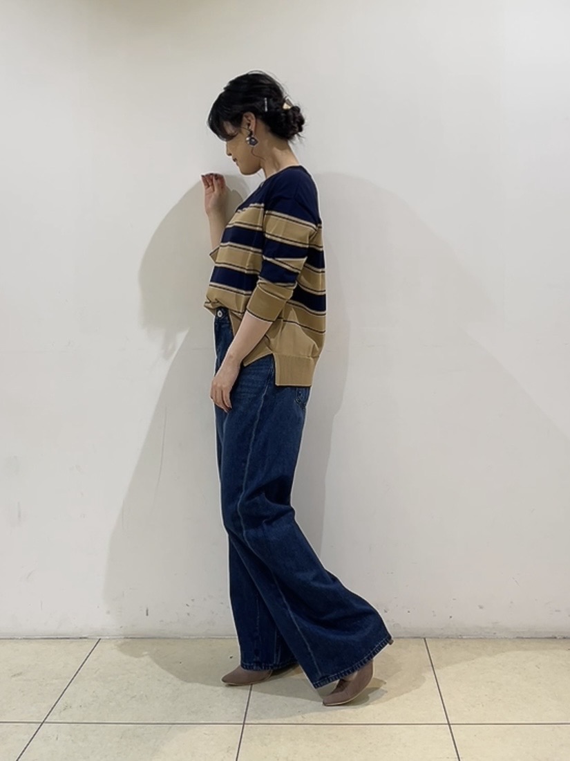 watanabeさんの「UNTITLED｜【顔周りすっきり/体型カバー】ドライタッチVネックニットプルオーバー」を使ったコーディネート