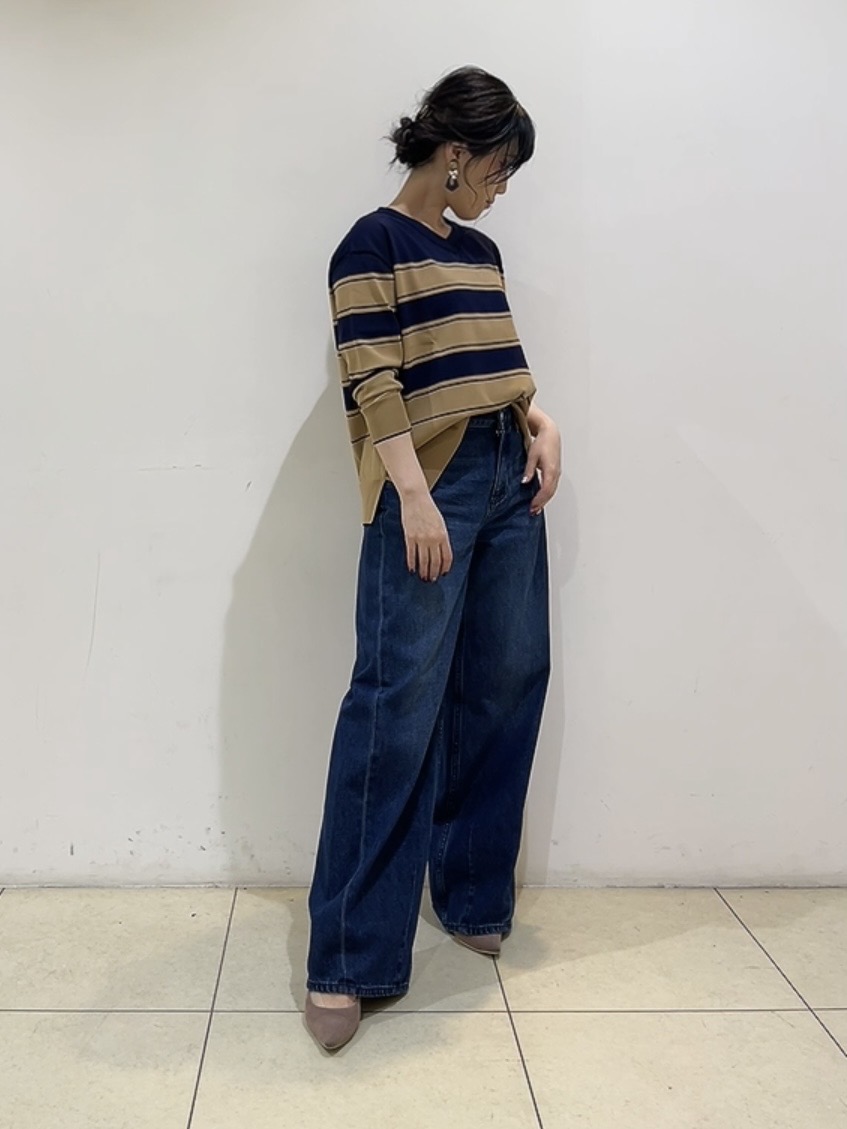 watanabeさんの「UNTITLED｜【顔周りすっきり/体型カバー】ドライタッチVネックニットプルオーバー」を使ったコーディネート