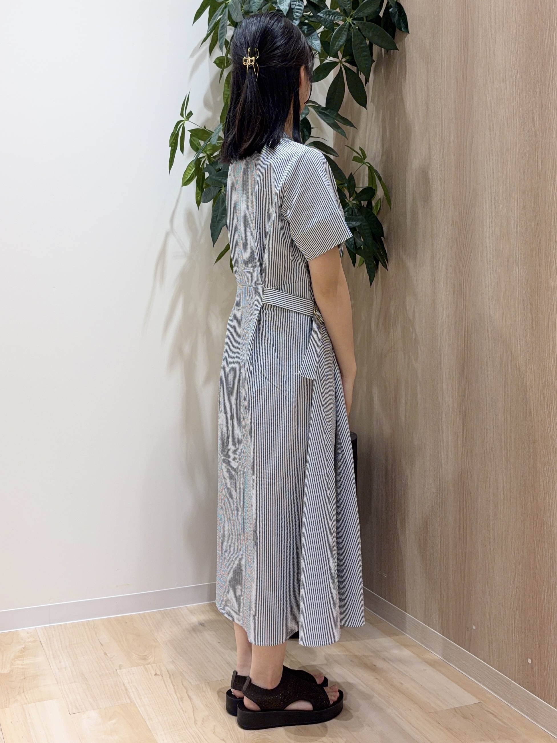 ayaneさんの「grove｜【低身長さんも選べる着丈/UV・シワになりにくいetc】涼やかさも、きちんとも叶うワンピース」を使ったコーディネート