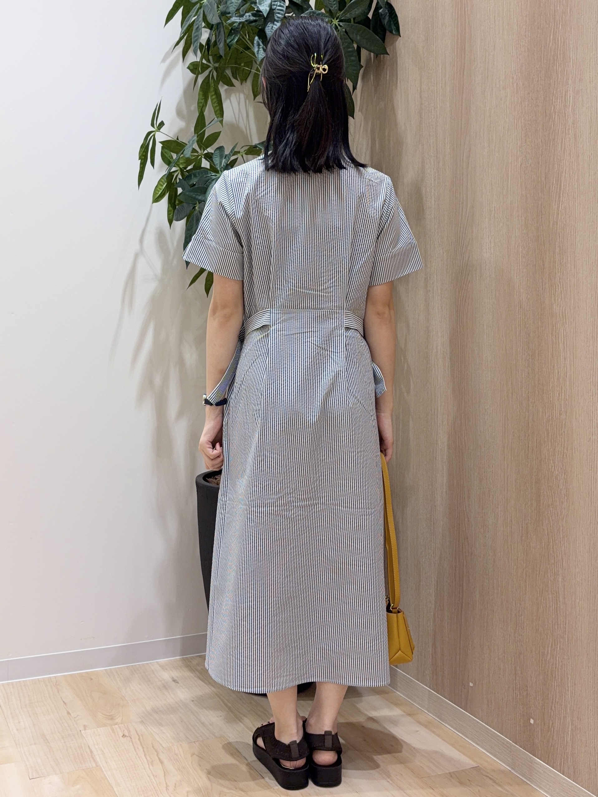 ayaneさんの「grove｜【低身長さんも選べる着丈/UV・シワになりにくいetc】涼やかさも、きちんとも叶うワンピース」を使ったコーディネート