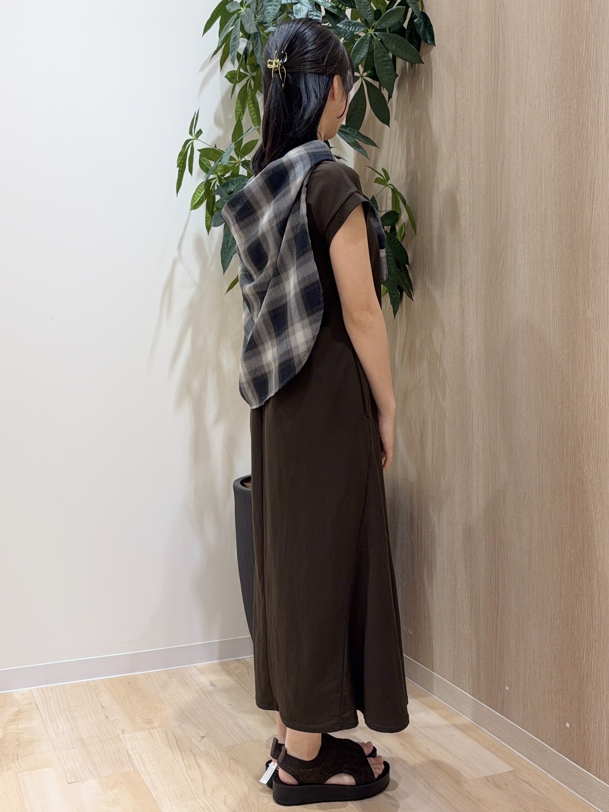 ayaneさんの「grove｜【低身長さんも選べる着丈】モクロディフレンチワンピース」を使ったコーディネート