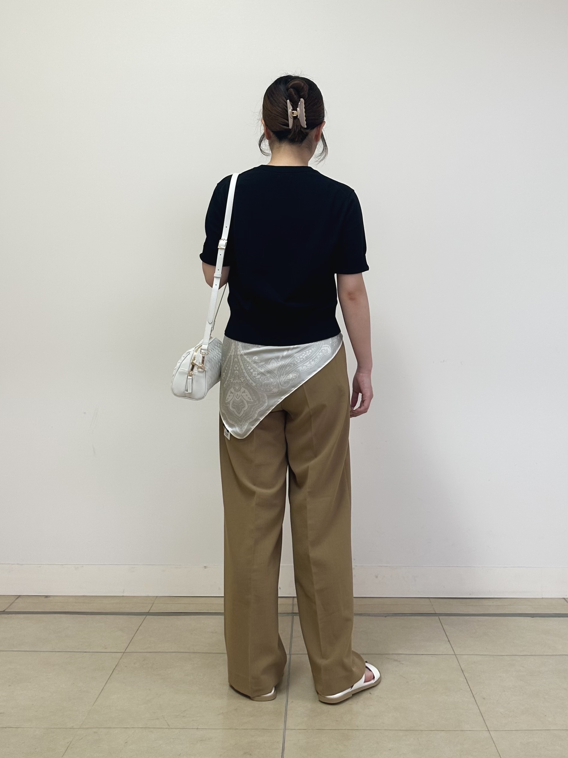 大竹杏佳さんの「UNTITLED｜【すっきり秋羽織り/前開きボタン】ドライタッチ5分袖カーディガン」を使ったコーディネート
