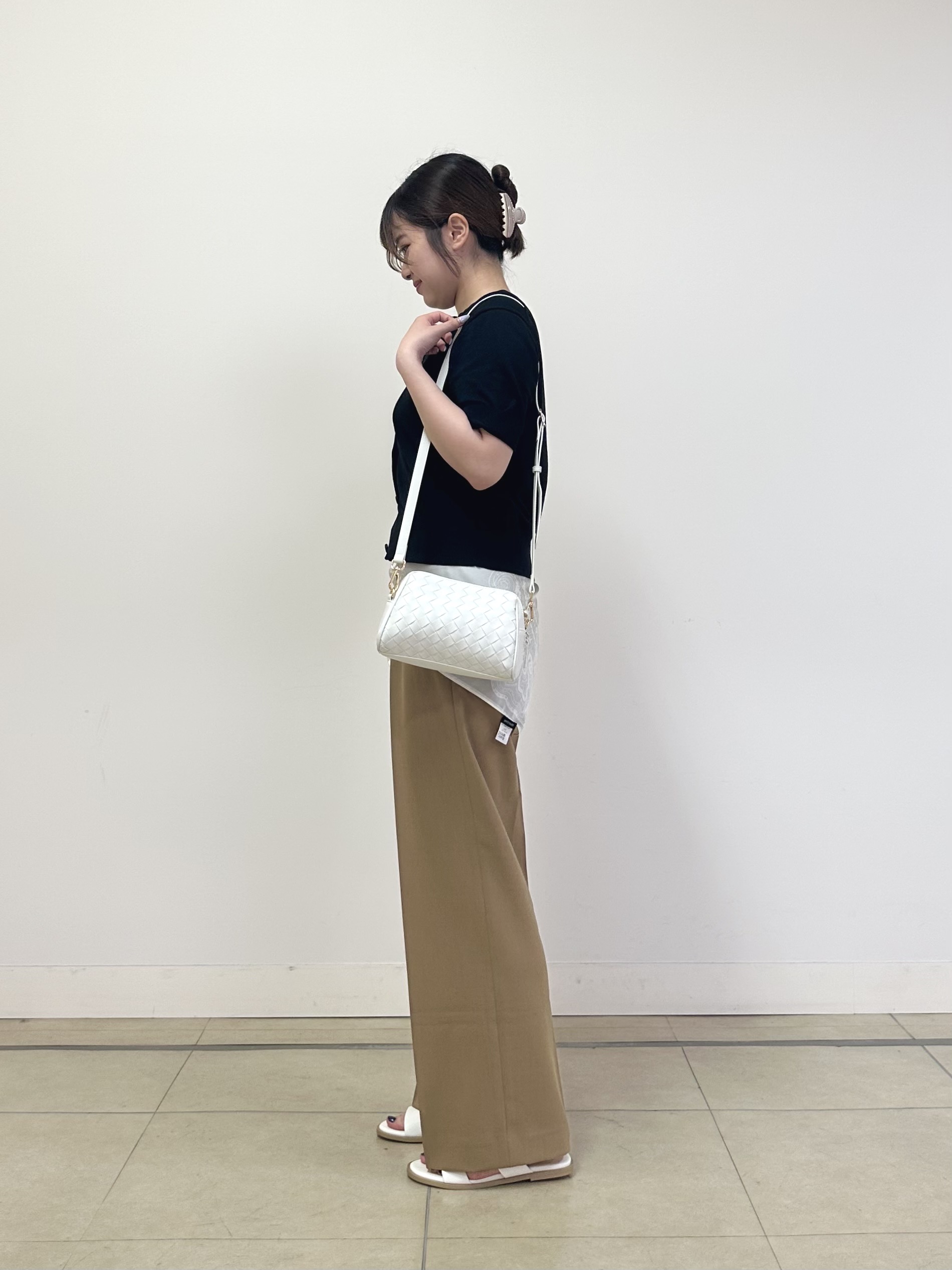大竹杏佳さんの「UNTITLED｜【すっきり秋羽織り/前開きボタン】ドライタッチ5分袖カーディガン」を使ったコーディネート