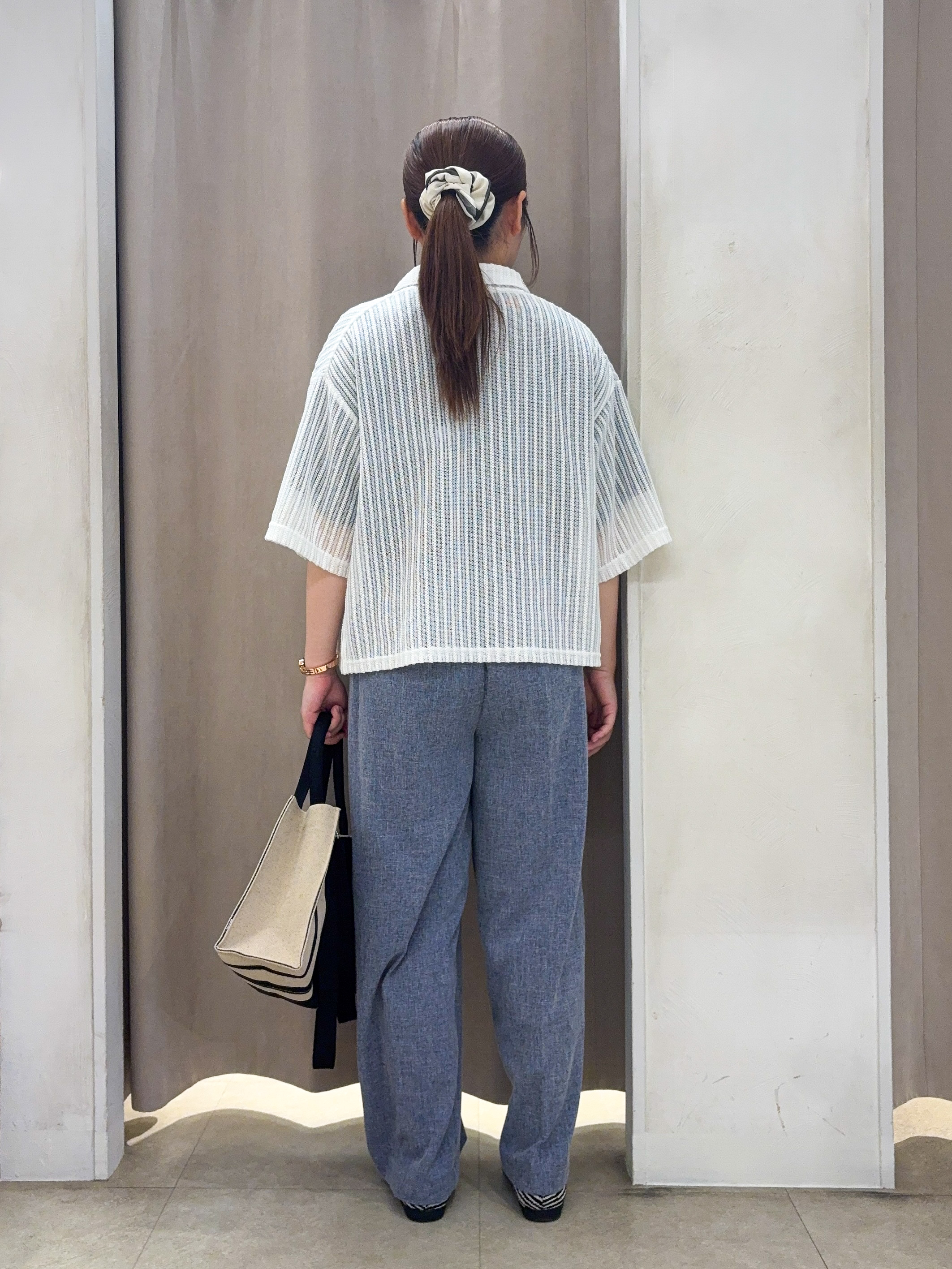 SO(R)Aさんの「SHOO･LA･RUE｜【洗濯機可/S-LL】軽やかで涼しげな 透かしレース風前開きシャツ」を使ったコーディネート