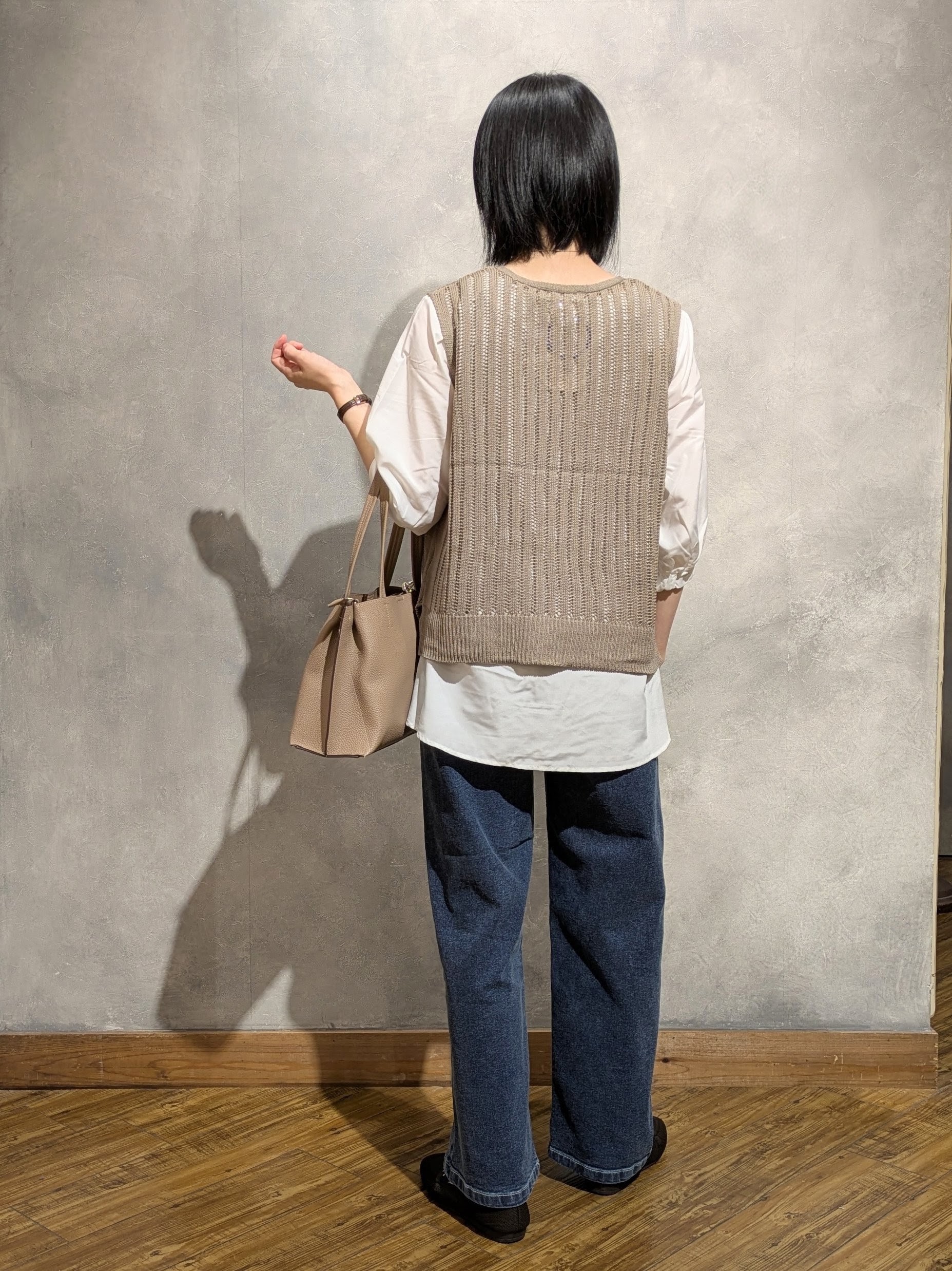umeさんの「SHOO･LA･RUE｜【2点セット/洗濯機可/S-LL】透かし編みニットベスト＋5分袖シャツ」を使ったコーディネート