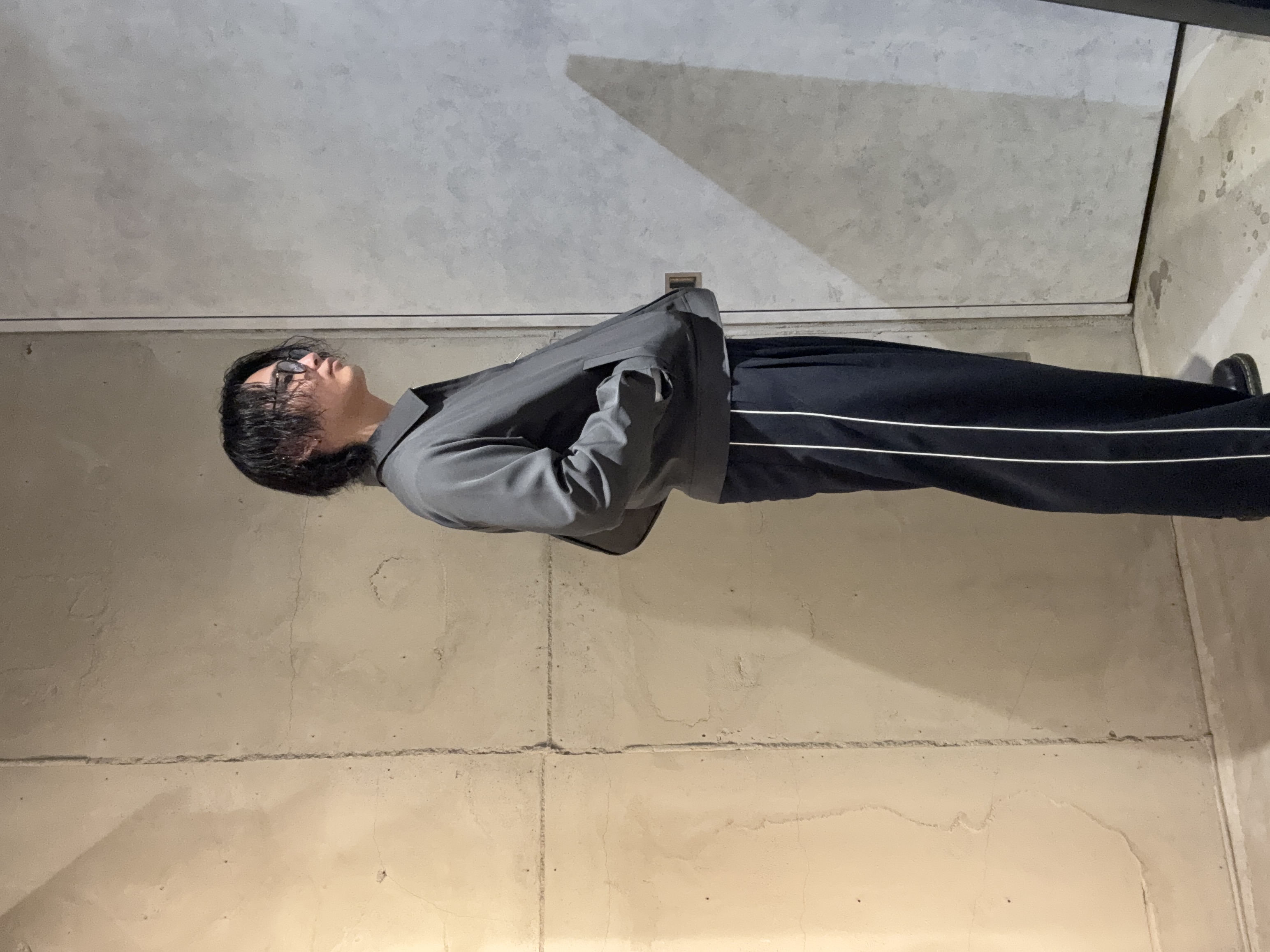 大江正眞さんの「tk.TAKEO KIKUCHI｜ヘンリーネック長袖Tシャツ」を使ったコーディネート