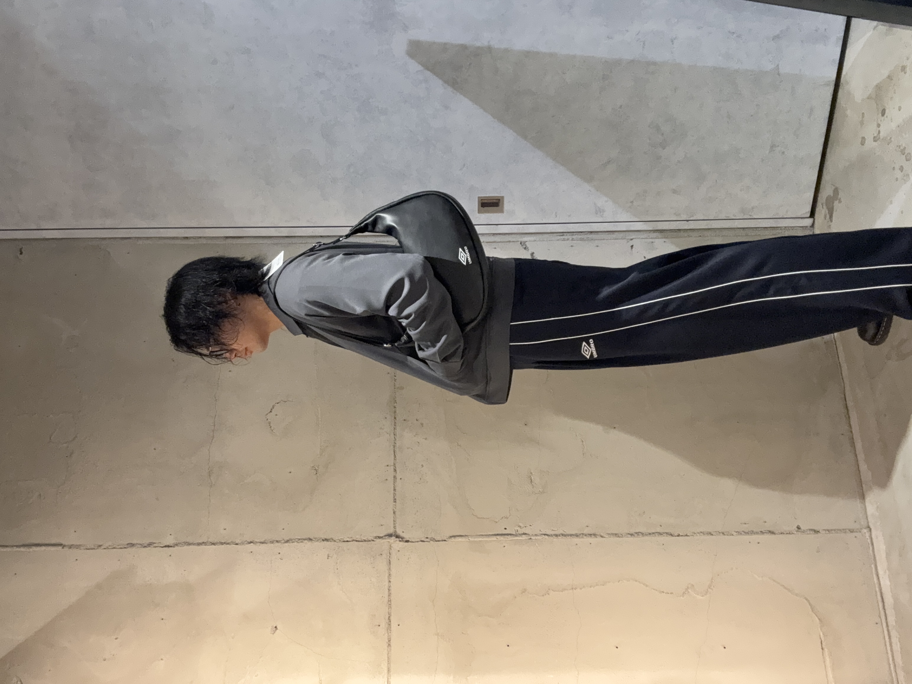 大江正眞さんの「tk.TAKEO KIKUCHI｜ヘンリーネック長袖Tシャツ」を使ったコーディネート