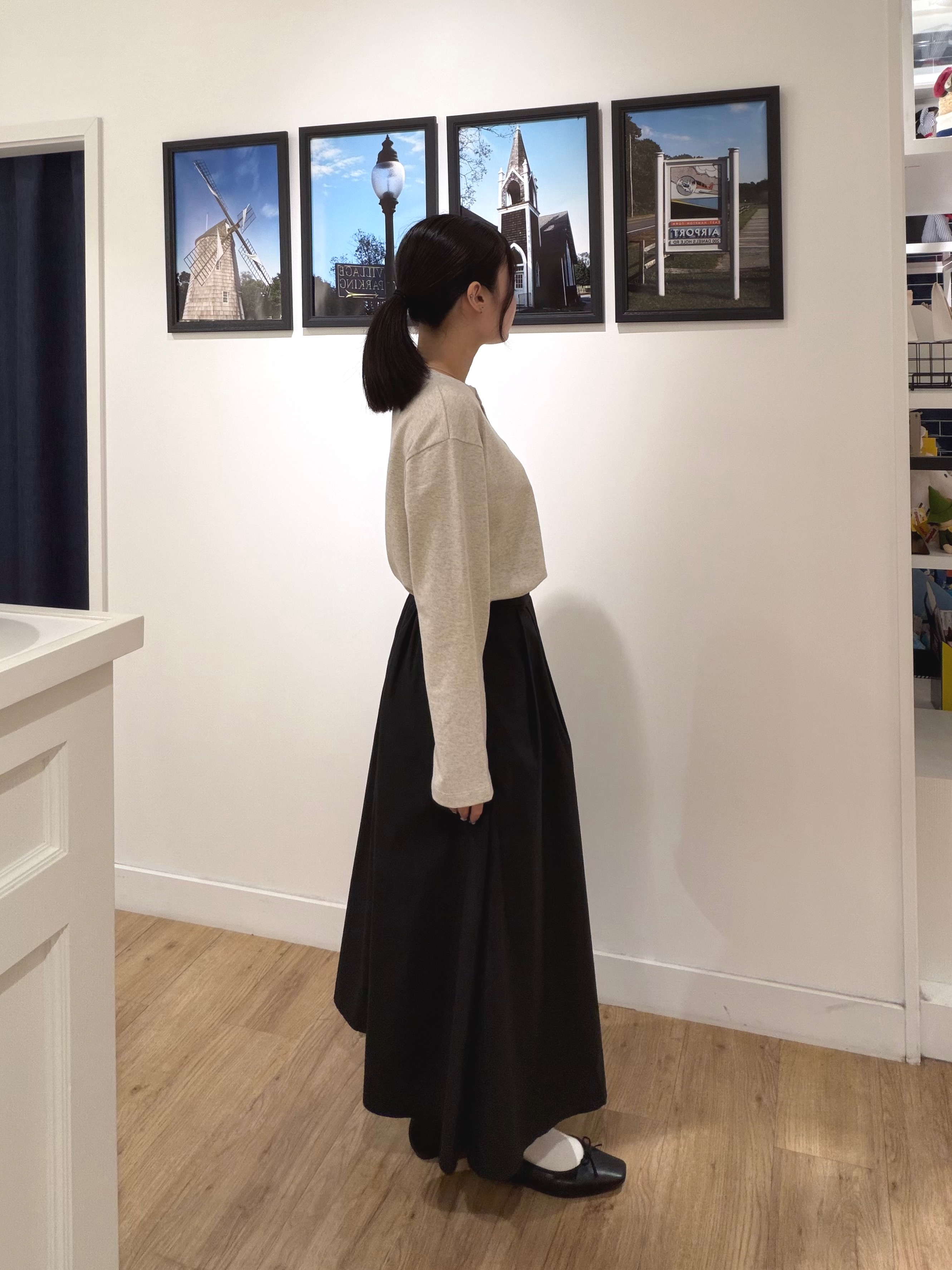 秦美里さんの「Dessin｜コットンナイロン タックスカート」を使ったコーディネート