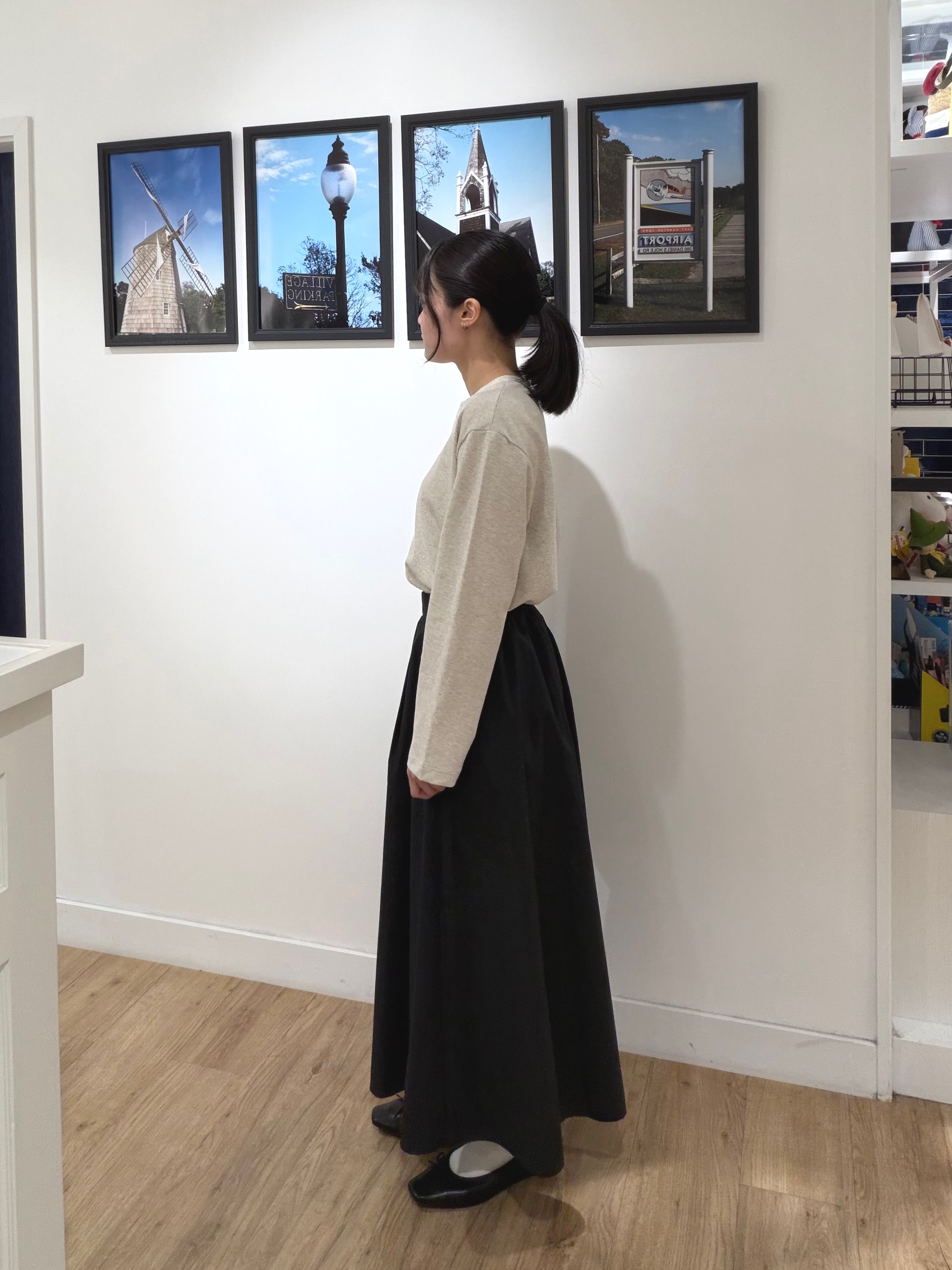 秦美里さんの「Dessin｜コットンナイロン タックスカート」を使ったコーディネート