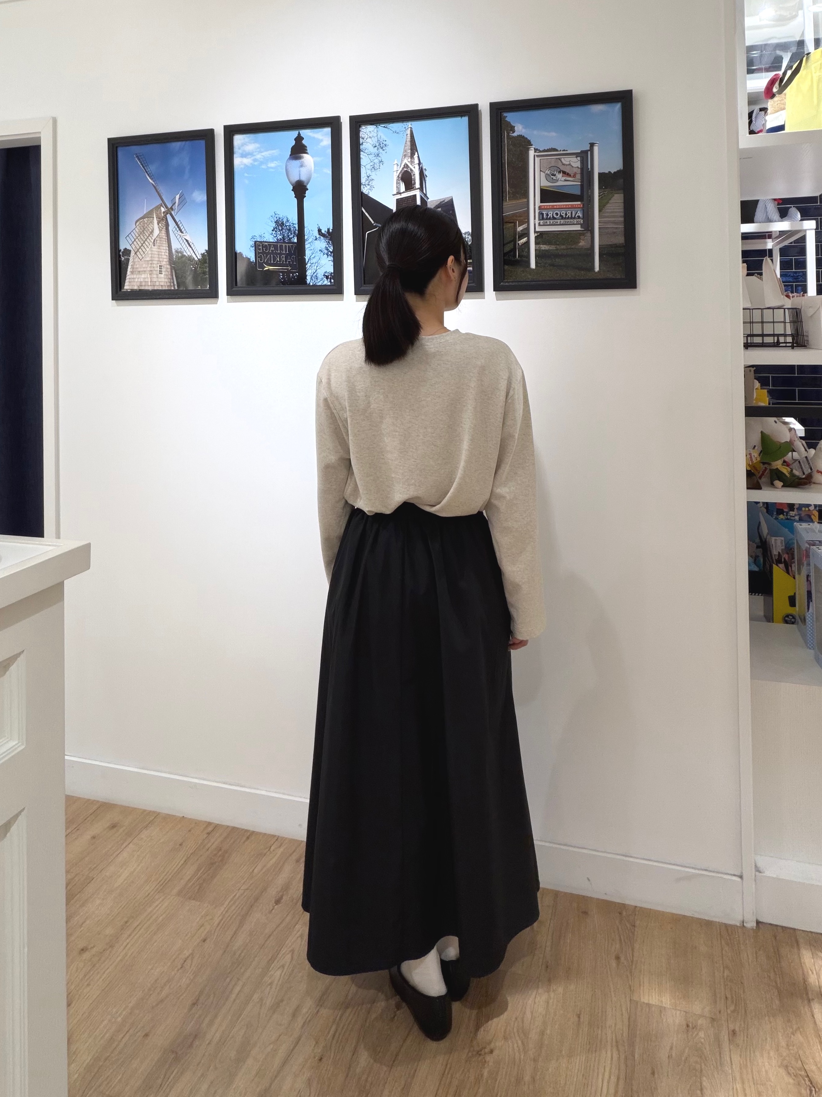 秦美里さんの「Dessin｜コットンナイロン タックスカート」を使ったコーディネート