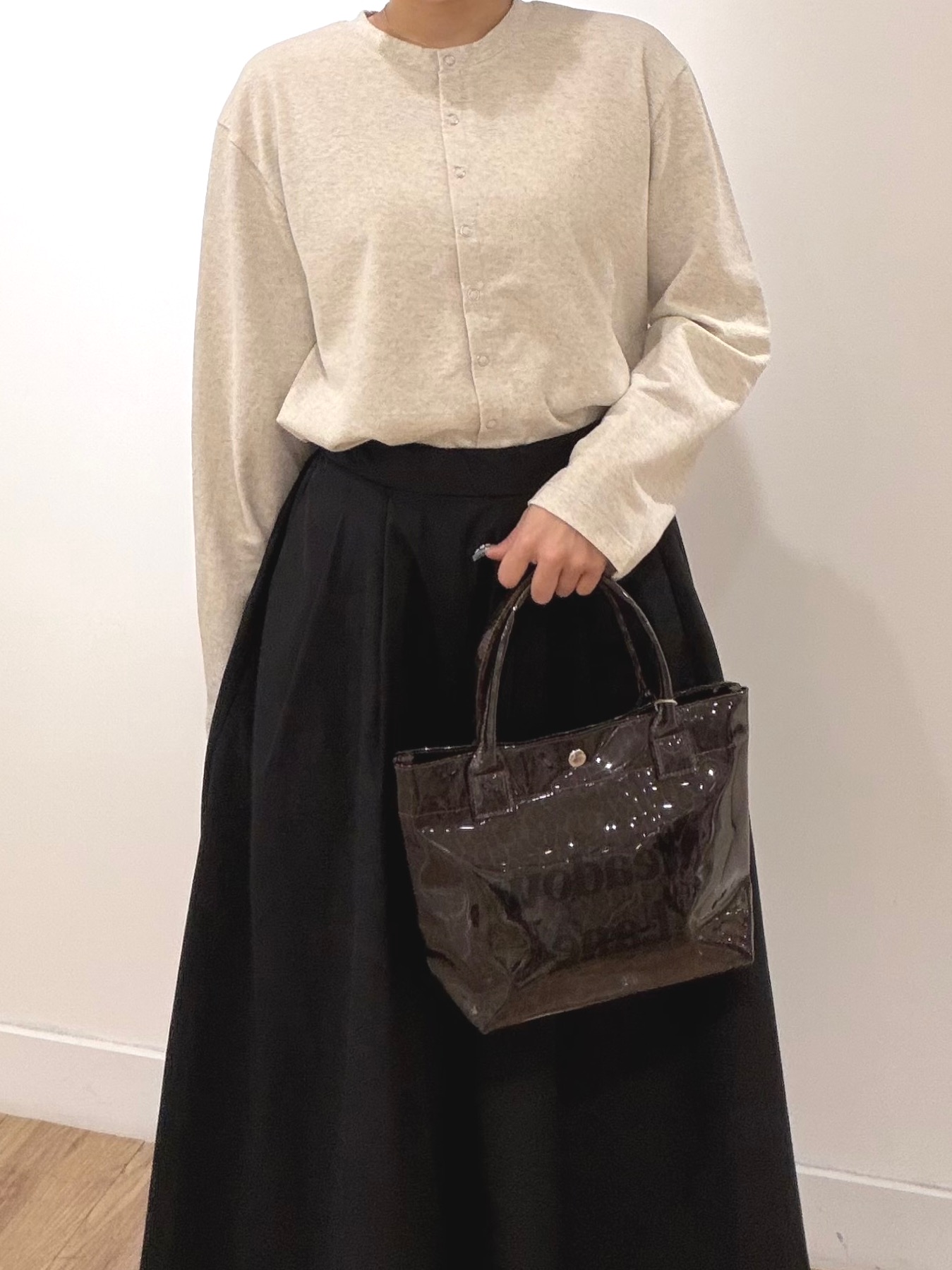 秦美里さんの「Dessin｜コットンナイロン タックスカート」を使ったコーディネート