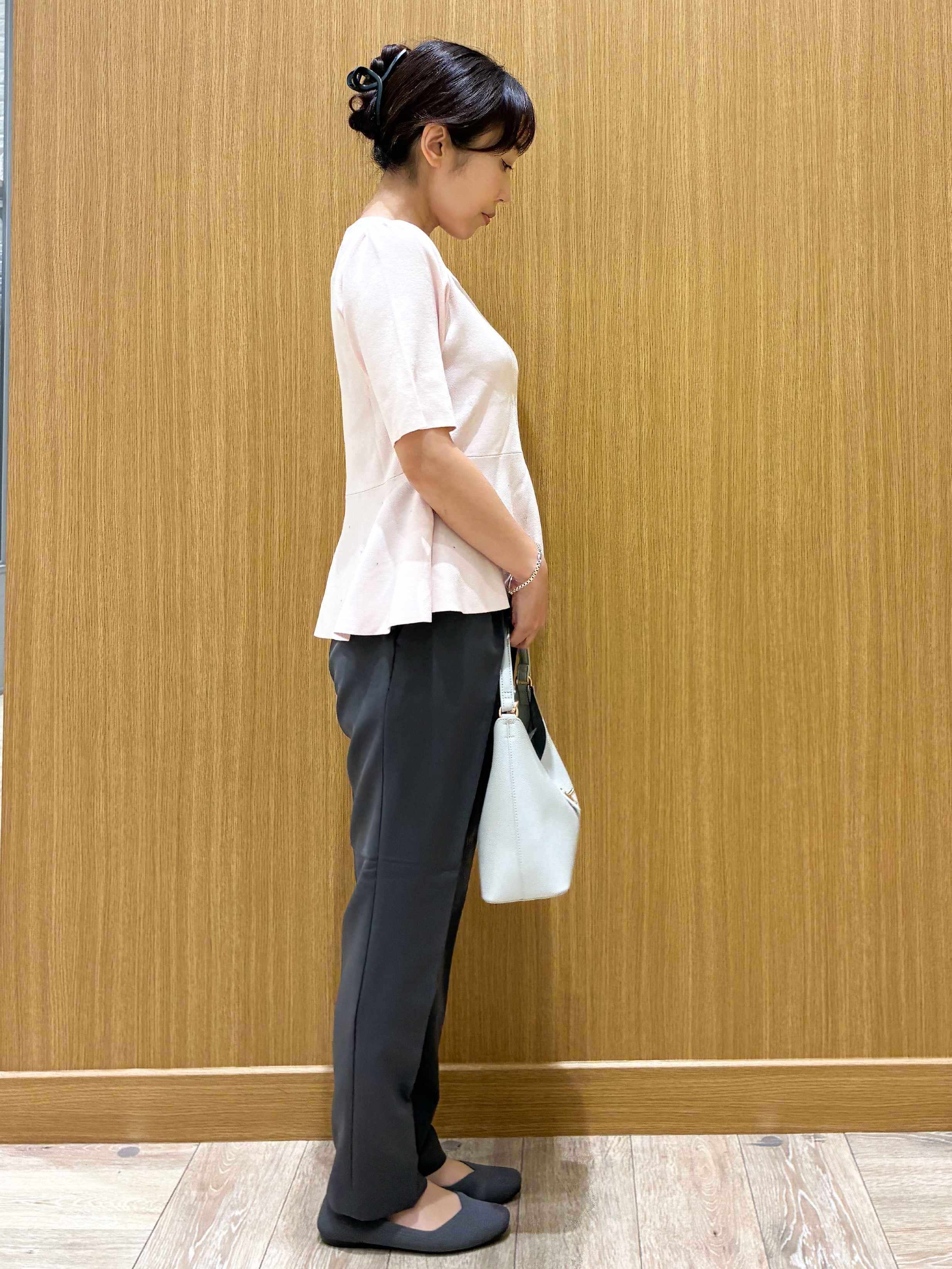 tomoさんの「OPAQUE.CLIP｜【UVケア】ビジューペプラムニット《洗濯機OK》」を使ったコーディネート
