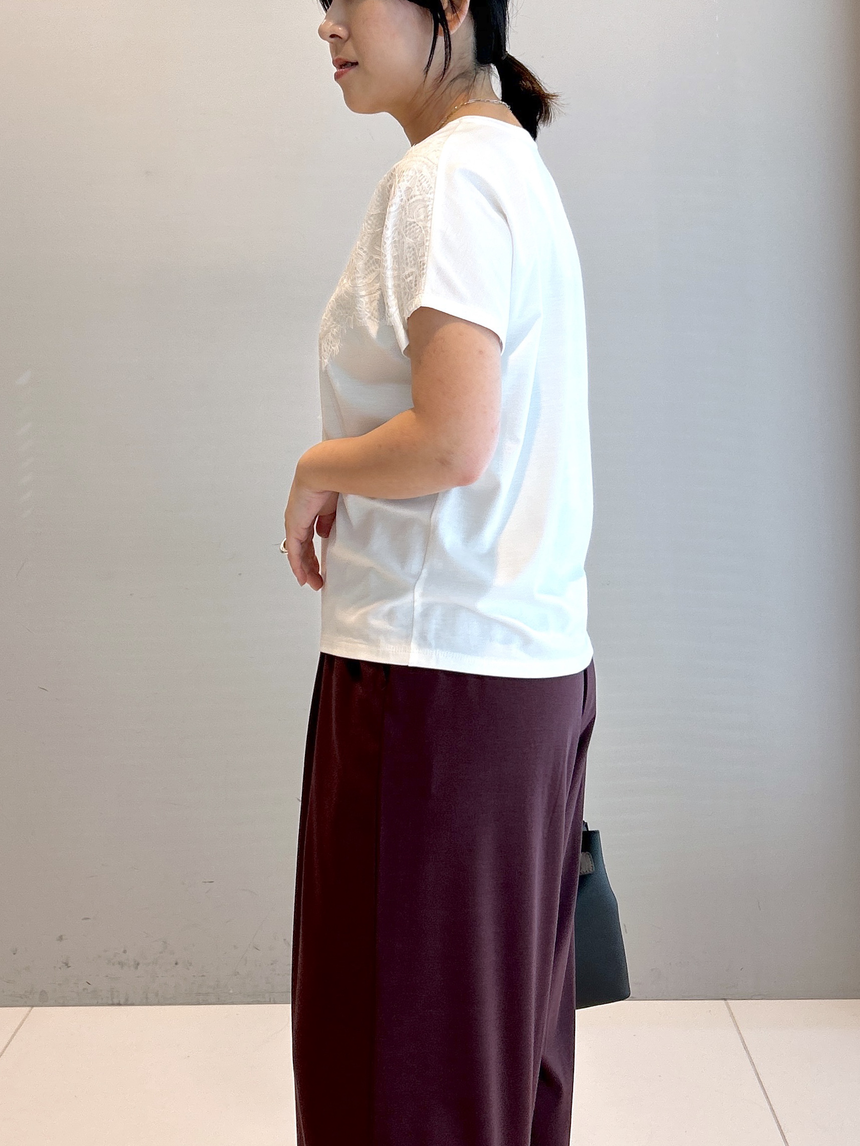 Hirokaさんの「grove｜【持続冷感/SET UP可】ひんやりポンチシリーズ／フロントレースドルマンカットソー」を使ったコーディネート