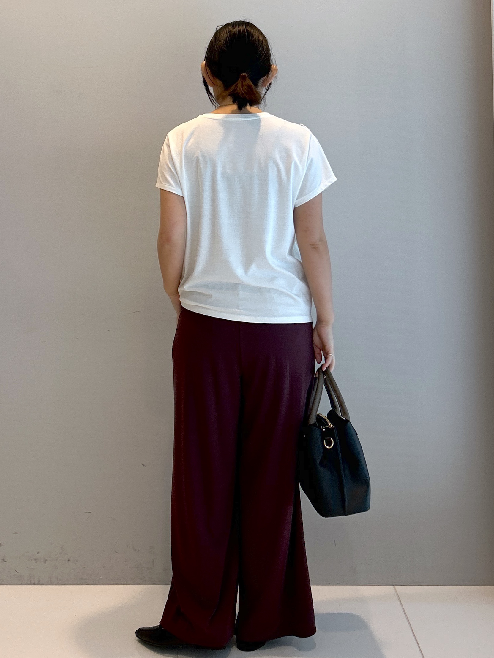 Hirokaさんの「grove｜【持続冷感/SET UP可】ひんやりポンチシリーズ／フロントレースドルマンカットソー」を使ったコーディネート