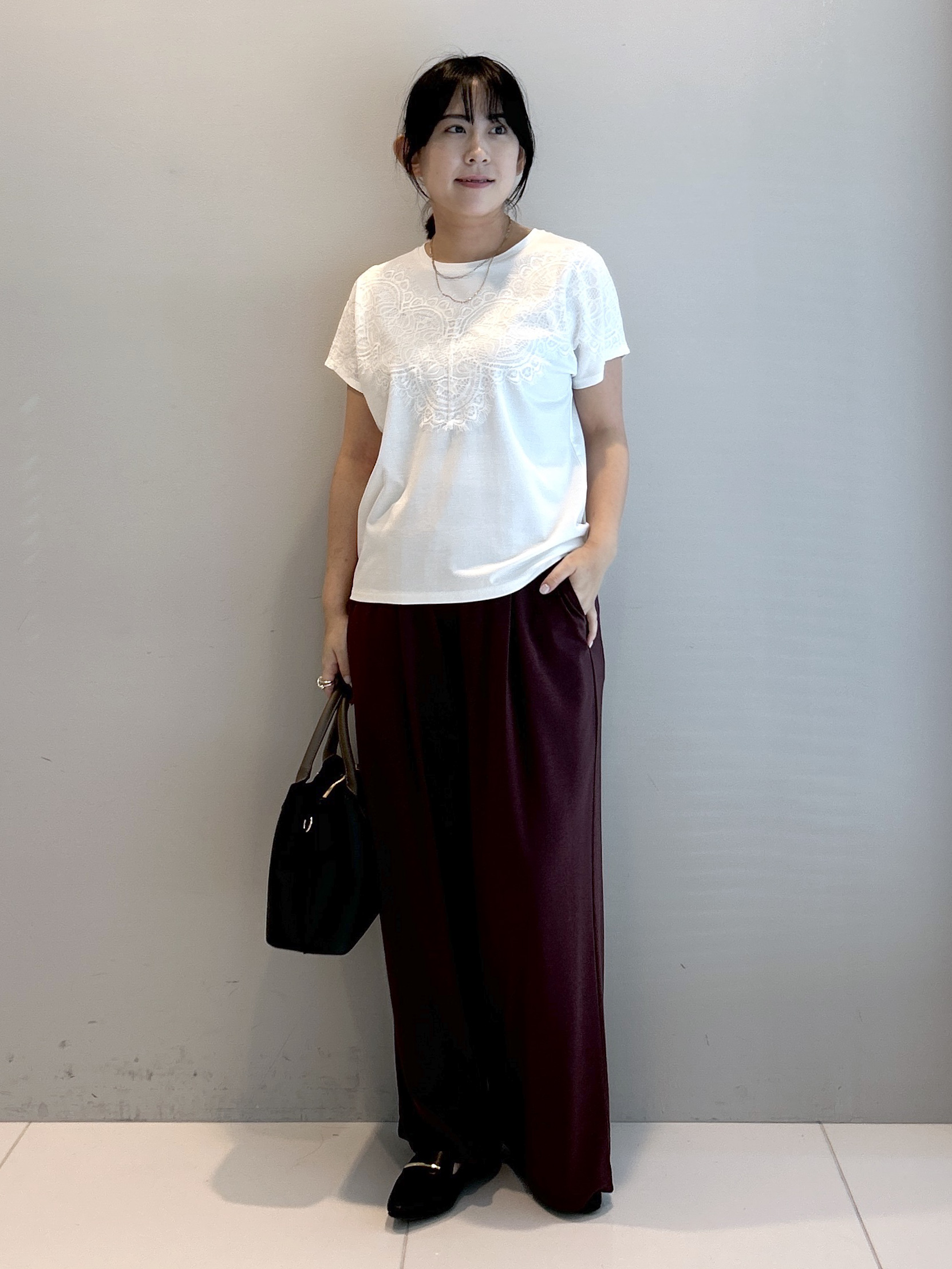 Hirokaさんの「grove｜【持続冷感/SET UP可】ひんやりポンチシリーズ／フロントレースドルマンカットソー」を使ったコーディネート