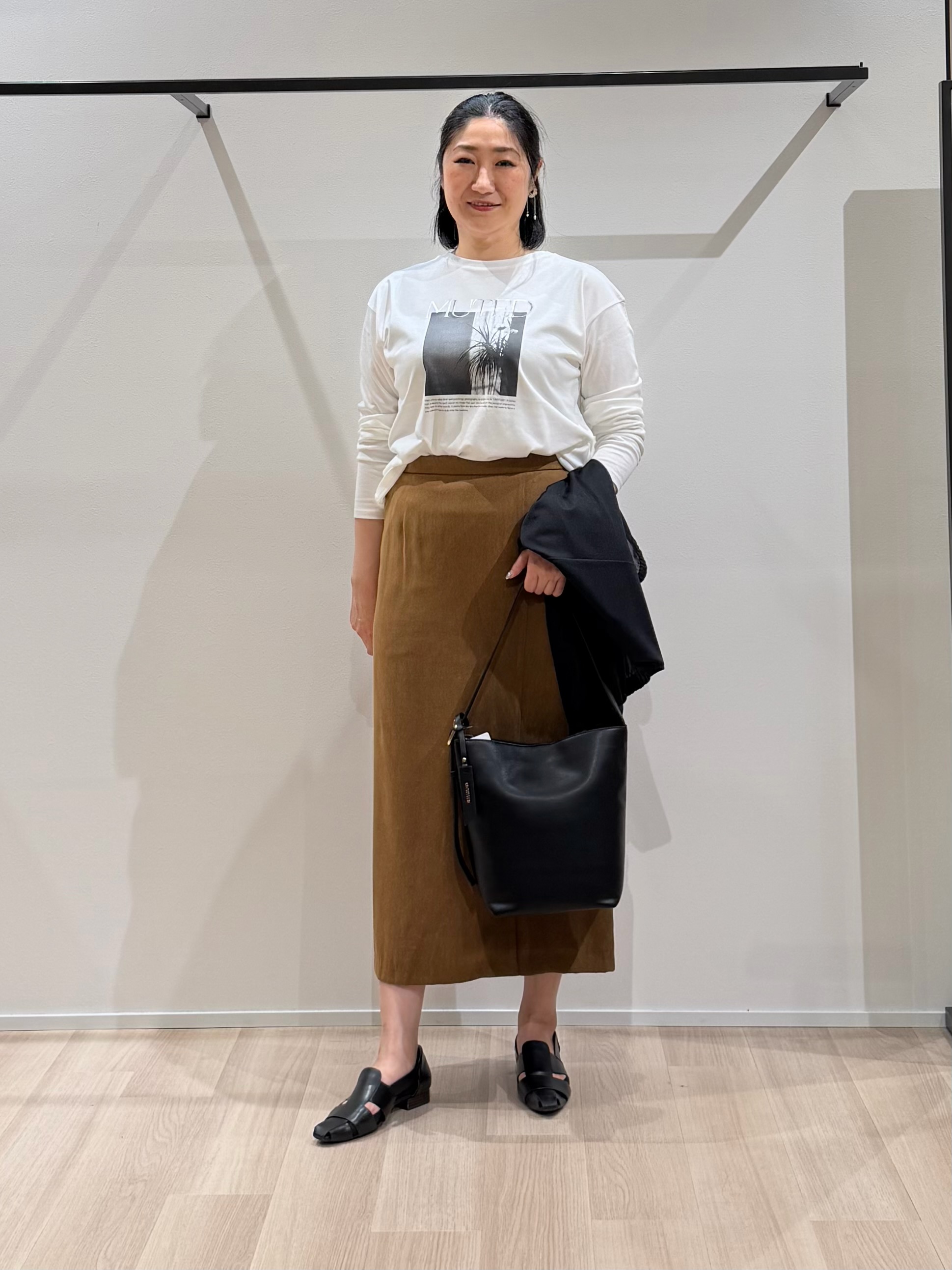 TOMOMIさんの「UNTITLED｜【秋羽織り/ジップ】トリコットシアーブラウス」を使ったコーディネート