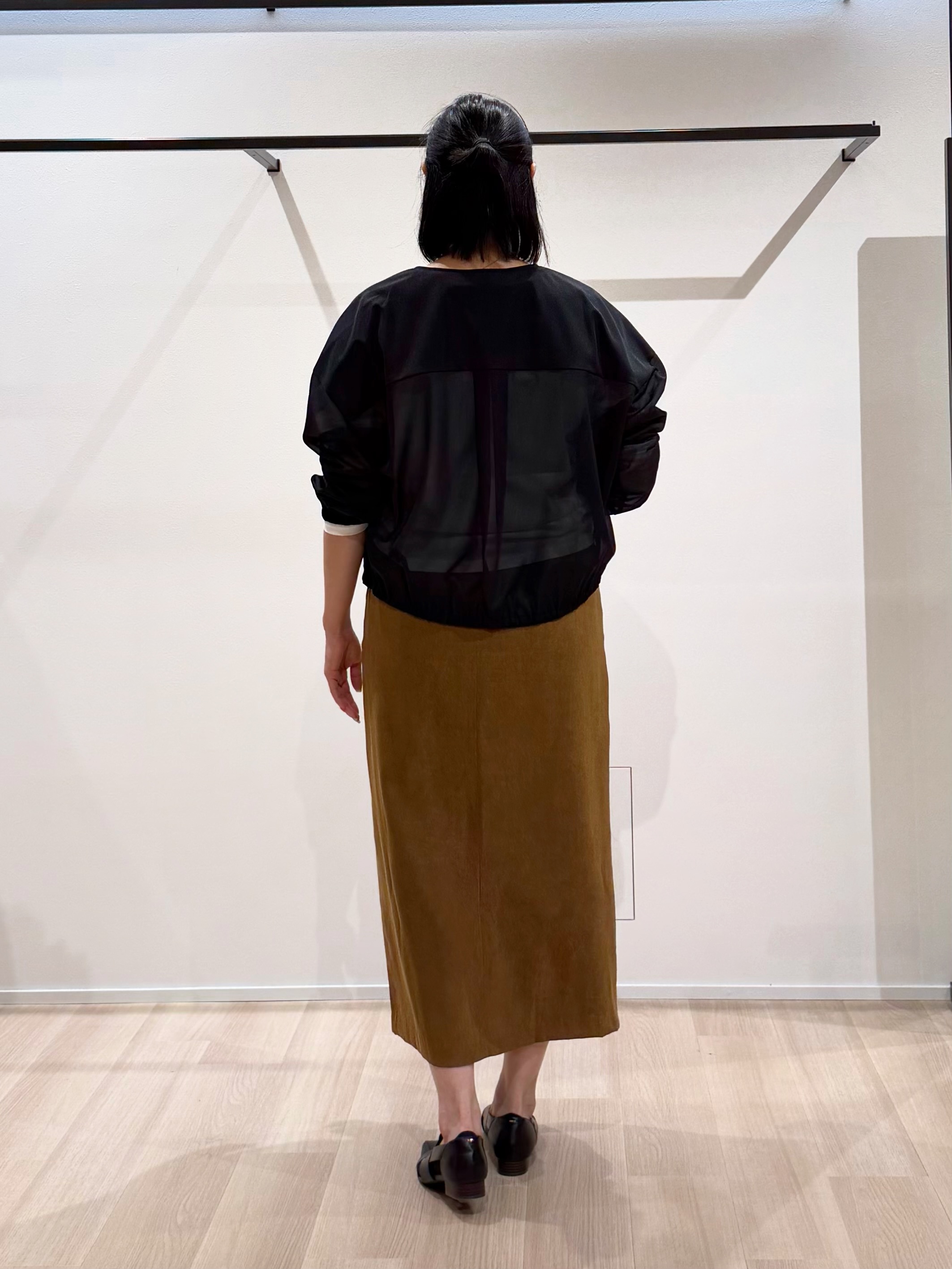 TOMOMIさんの「UNTITLED｜【秋羽織り/ジップ】トリコットシアーブラウス」を使ったコーディネート