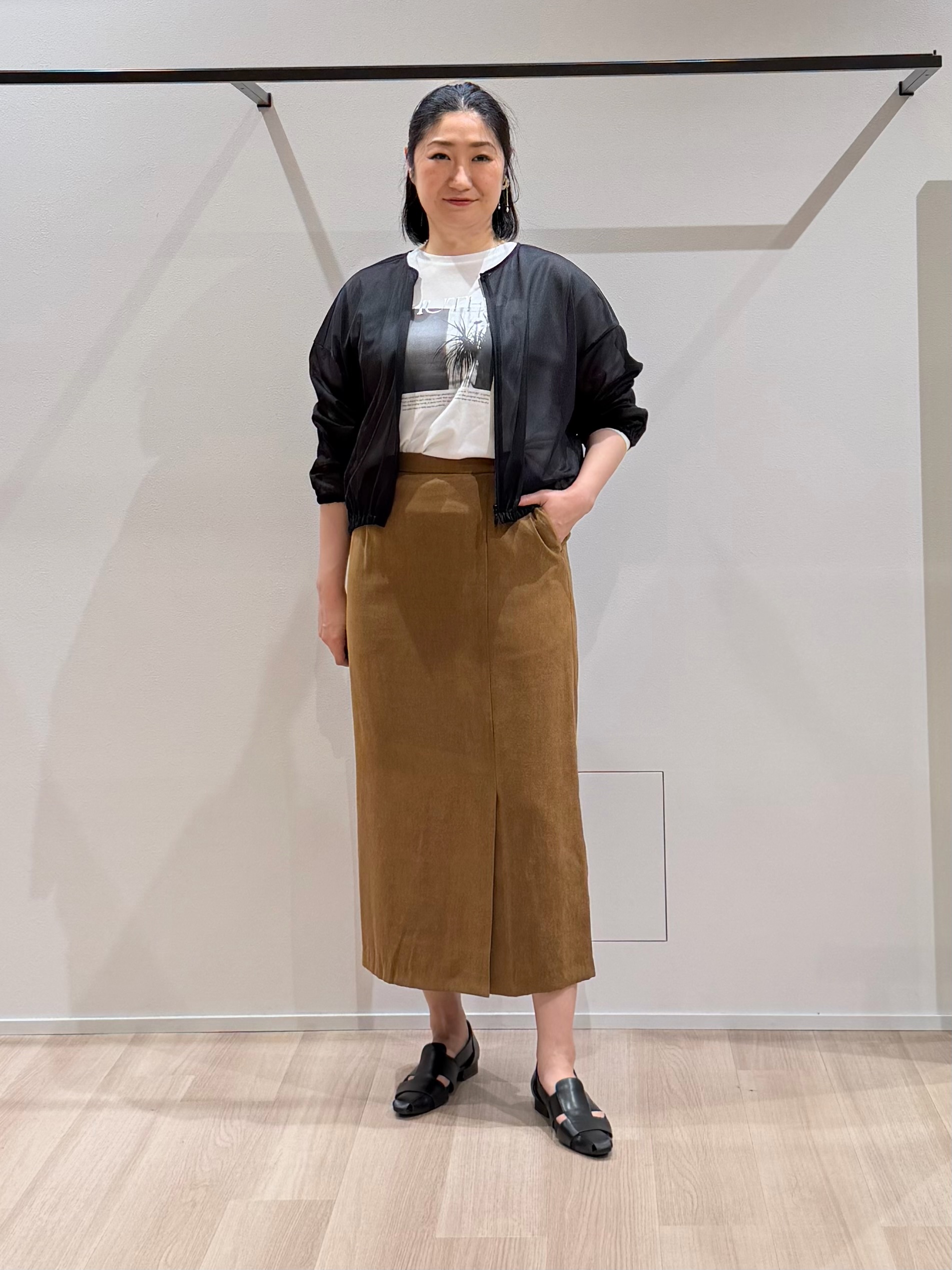 TOMOMIさんの「UNTITLED｜【秋羽織り/ジップ】トリコットシアーブラウス」を使ったコーディネート