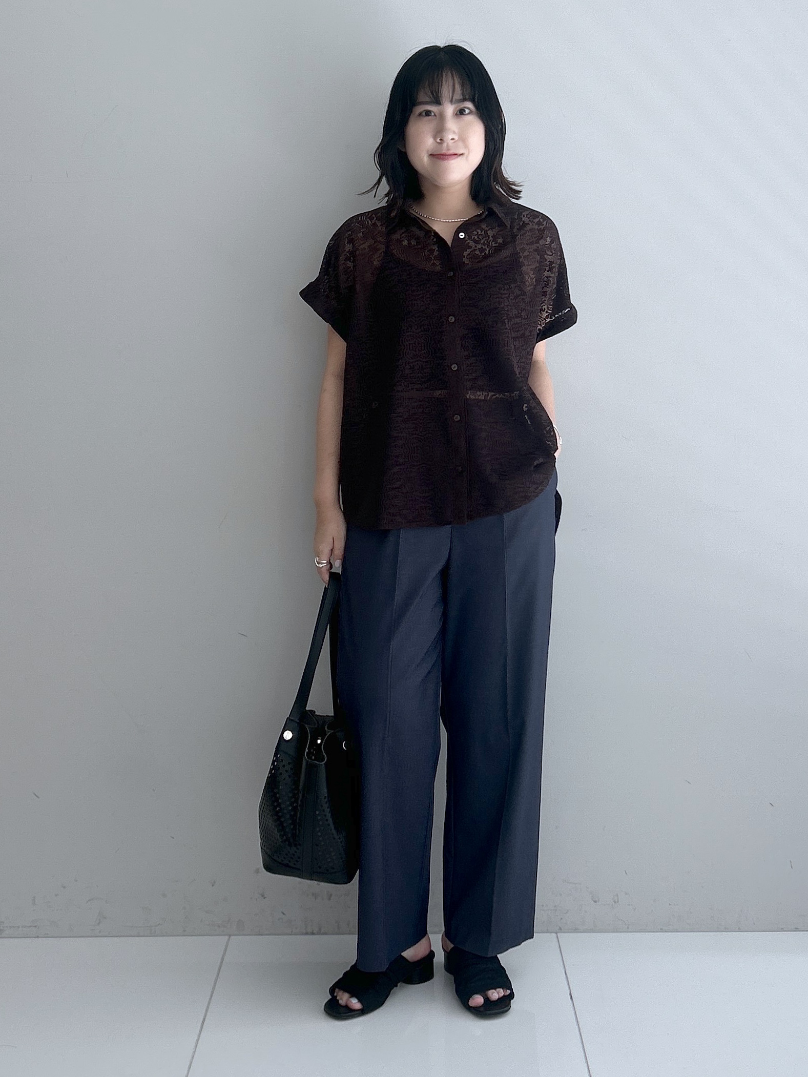 Hirokaさんの「grove｜【洗える・体型カバー】レースドルマンシャツ」を使ったコーディネート