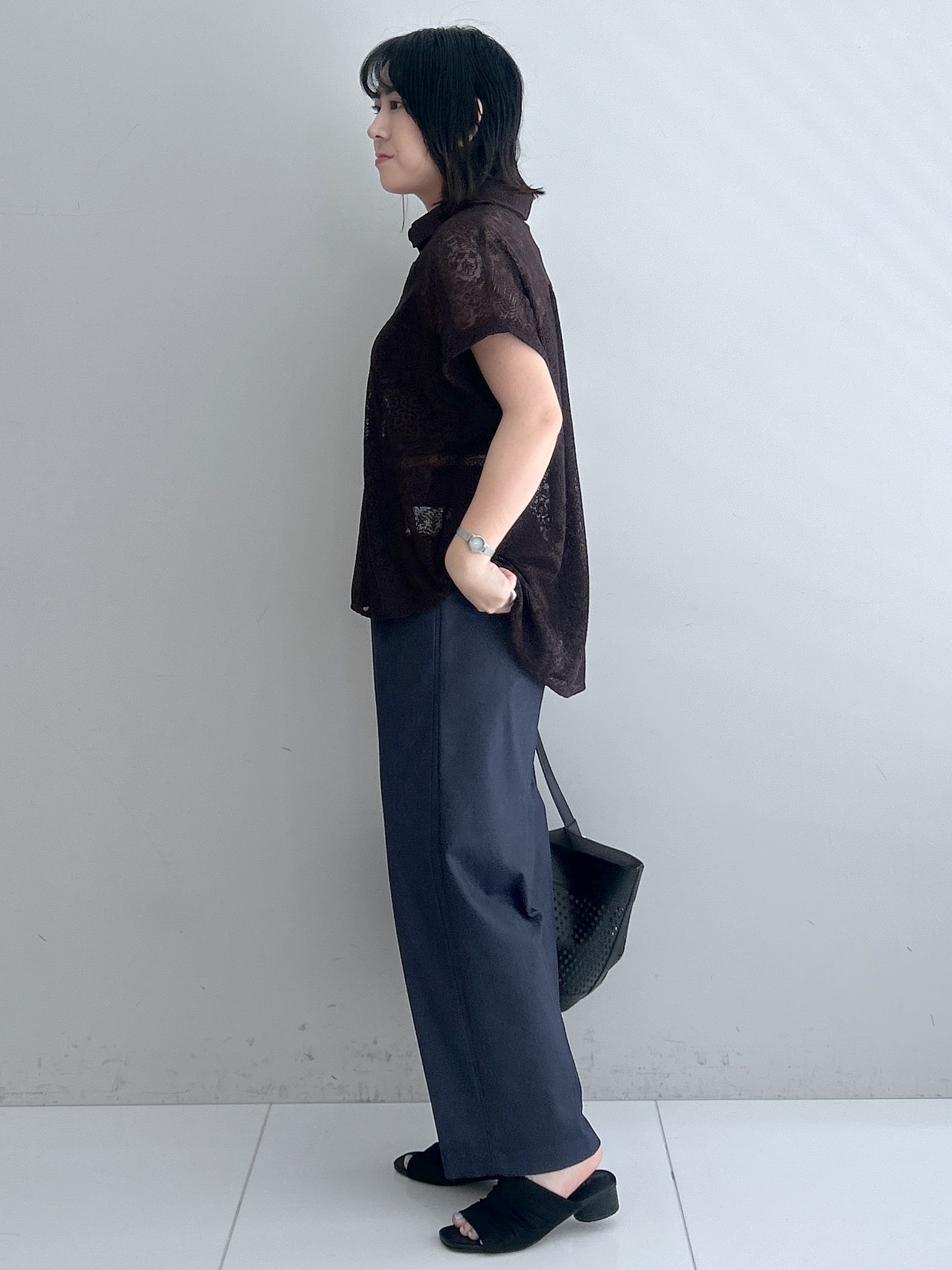 Hirokaさんの「grove｜【洗える・体型カバー】レースドルマンシャツ」を使ったコーディネート