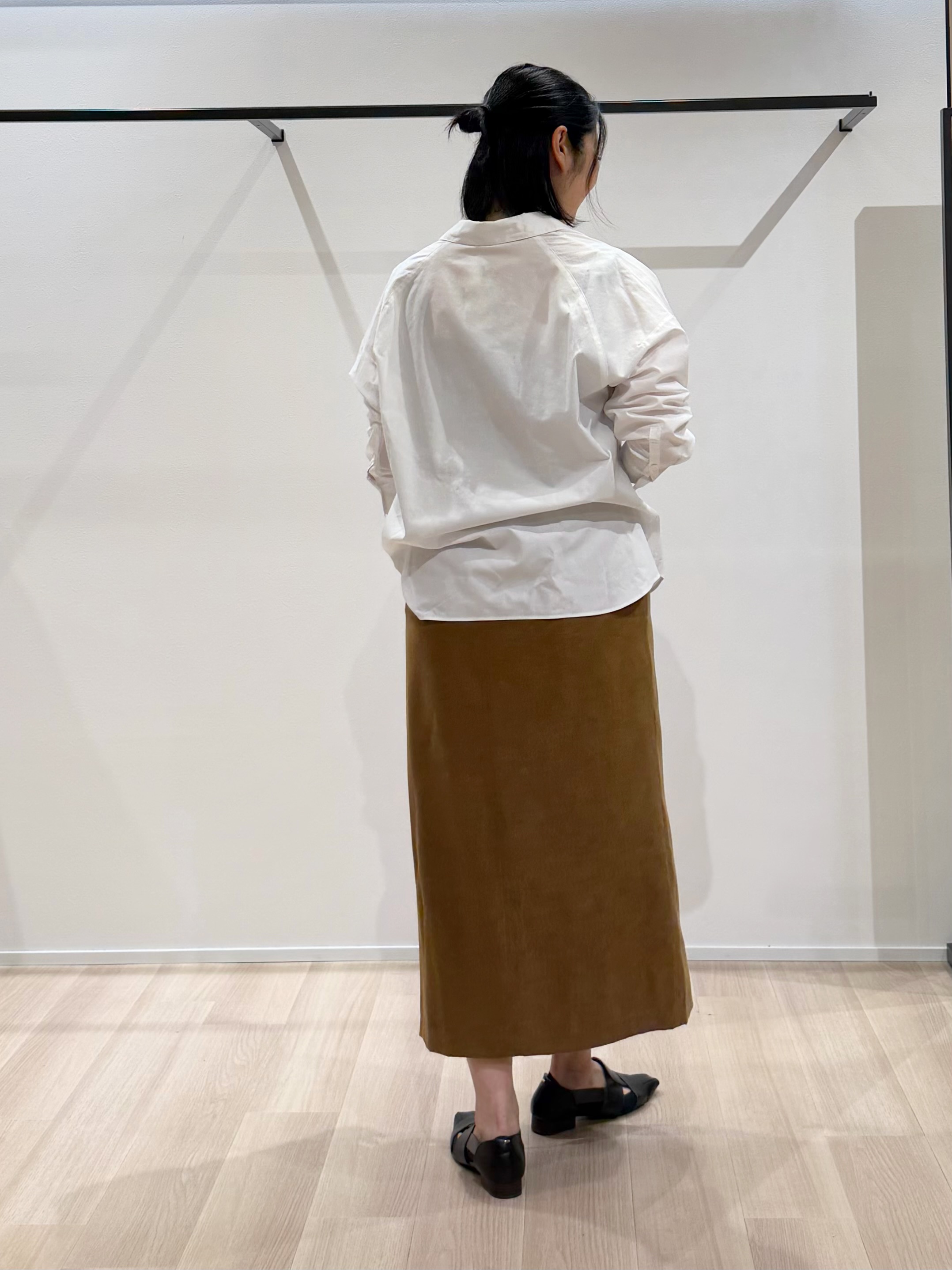 TOMOMIさんの「UNTITLED｜コットンドルマンシャツ」を使ったコーディネート