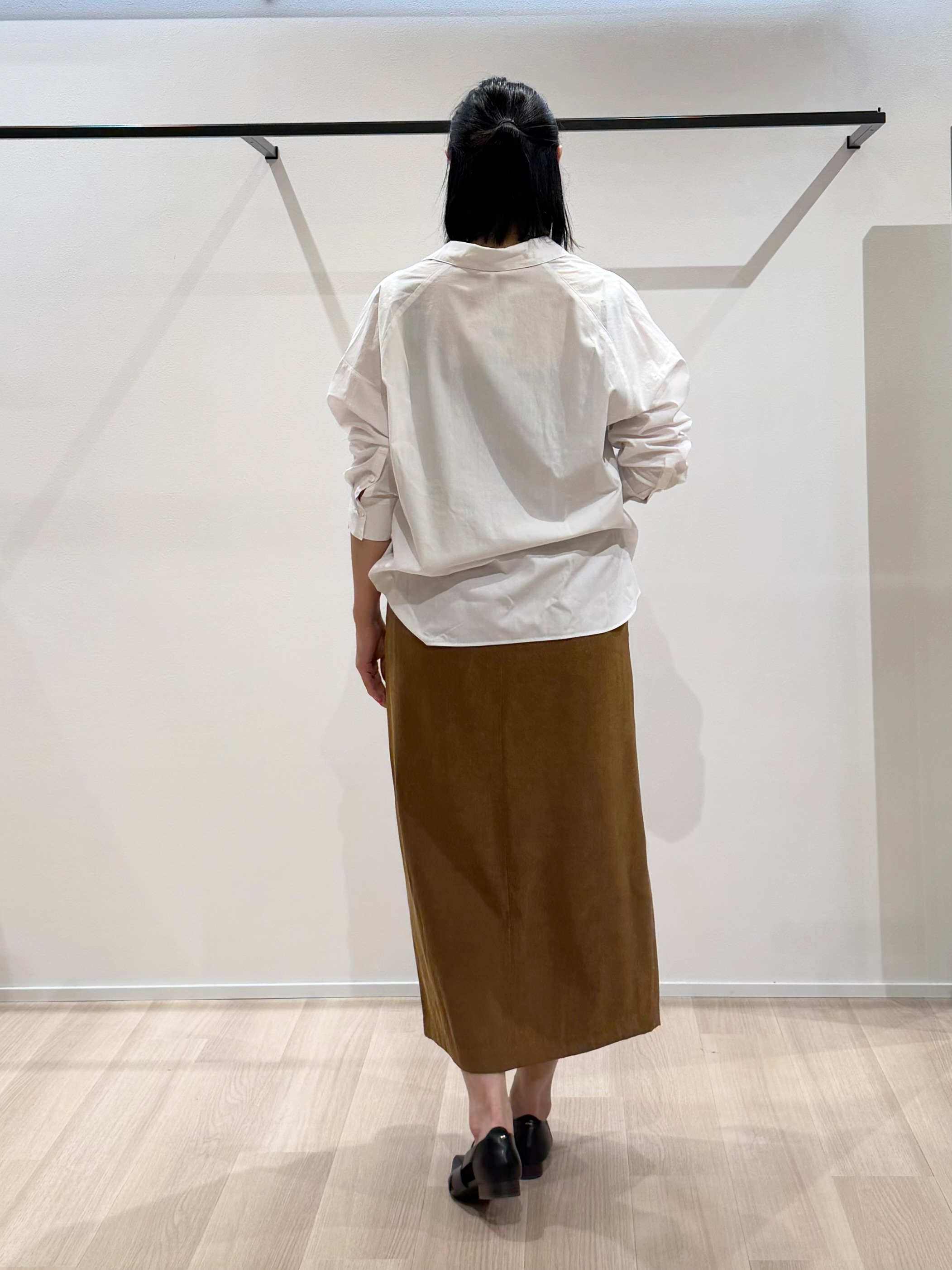 TOMOMIさんの「UNTITLED｜コットンドルマンシャツ」を使ったコーディネート