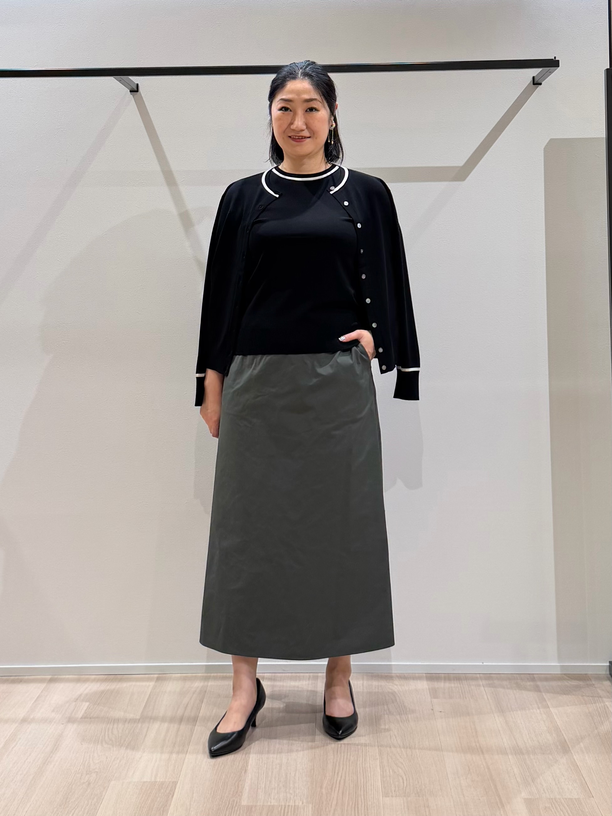 TOMOMIさんの「UNTITLED｜【アンサンブル可能/秋羽織り】コンパクトニットカーディガン」を使ったコーディネート