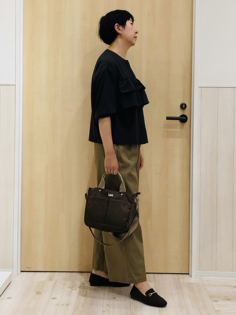 ノンさんの「SHOO･LA･RUE｜【S-LL/洗濯機可】1枚で華やか フロントティアードブラウス」を使ったコーディネート