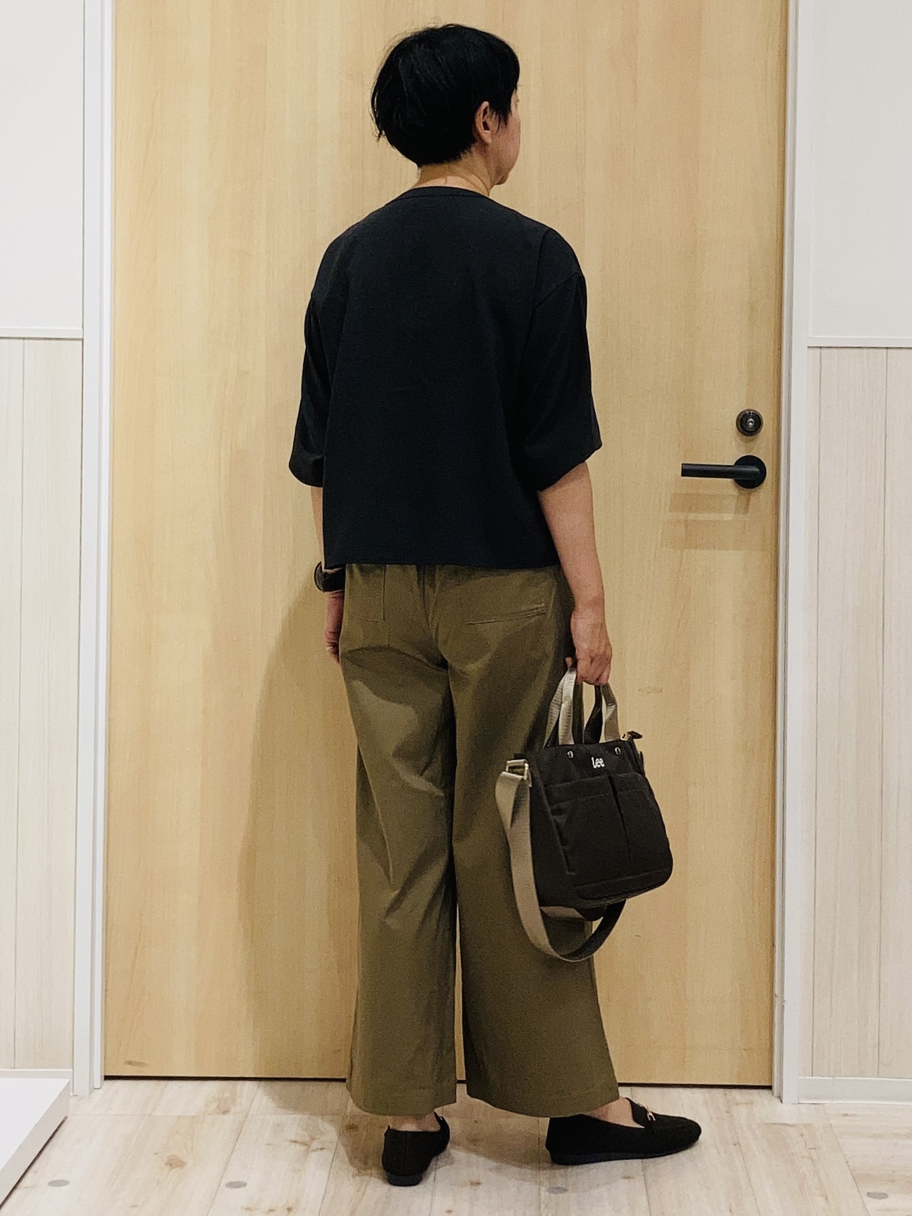ノンさんの「SHOO･LA･RUE｜【S-LL/洗濯機可】1枚で華やか フロントティアードブラウス」を使ったコーディネート