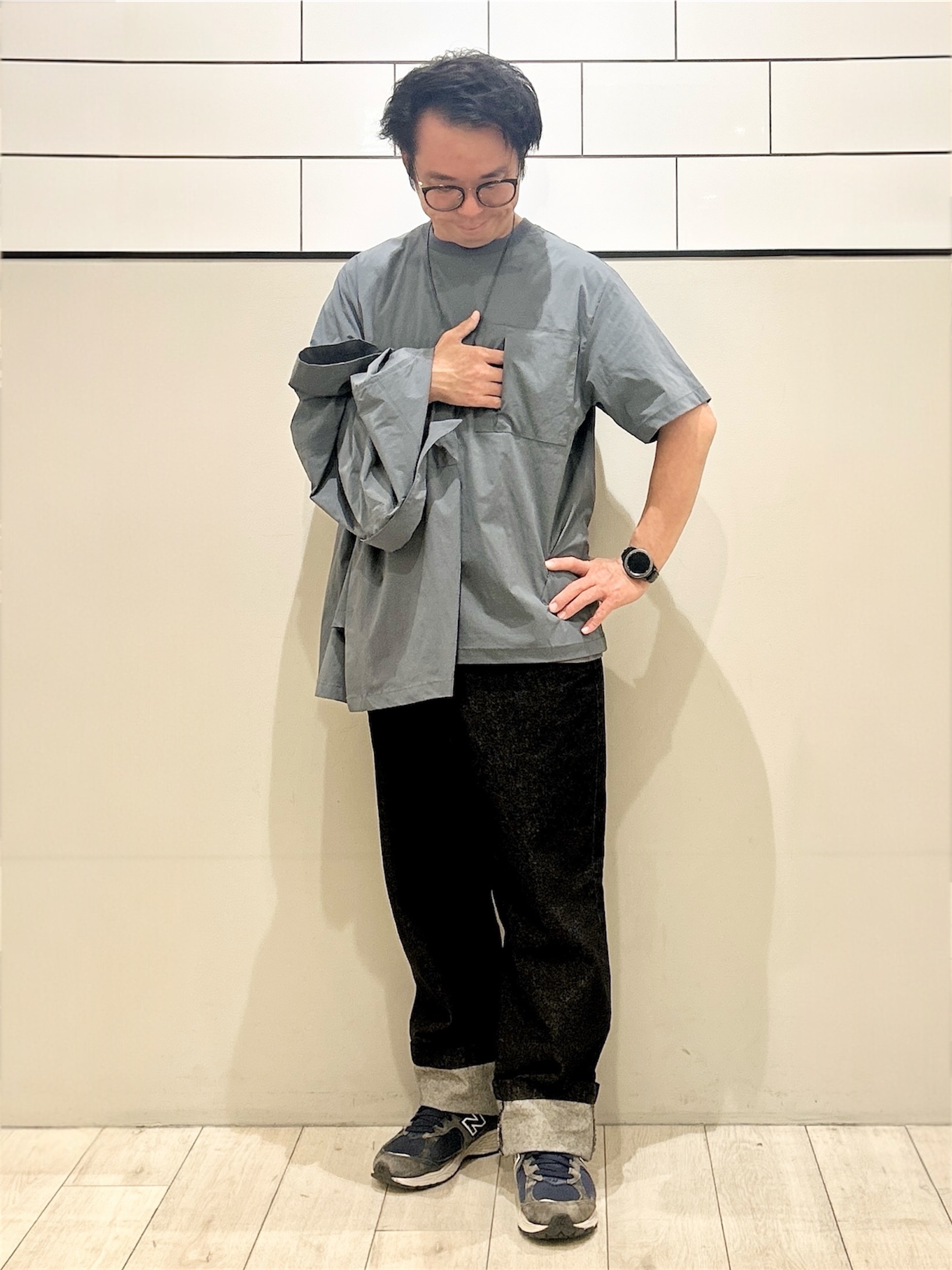 KENJI Iさんの「THE SHOP TK｜【接触冷感/洗濯機OK/セットアップ可】ナイロンストレッチ半袖シャツ」を使ったコーディネート