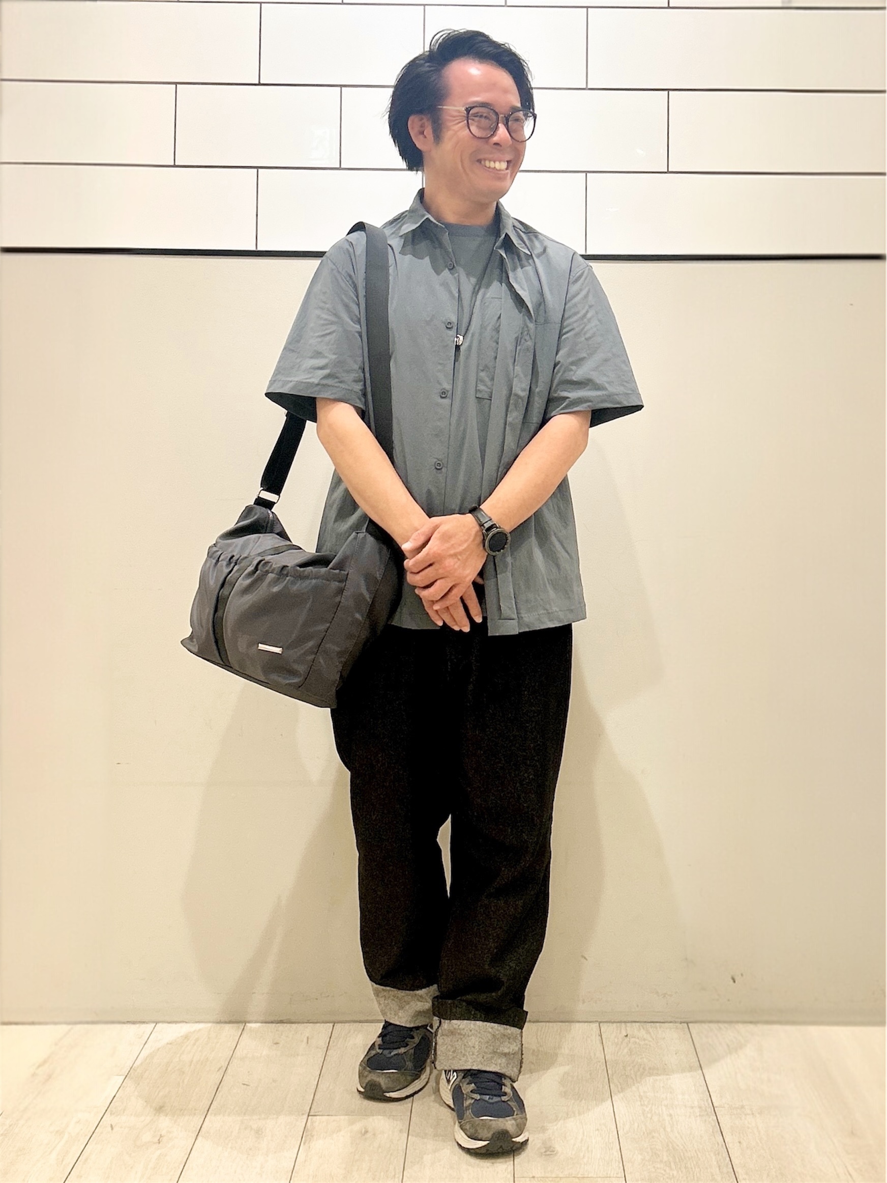KENJI Iさんの「THE SHOP TK｜【接触冷感/洗濯機OK/セットアップ可】ナイロンストレッチ半袖シャツ」を使ったコーディネート