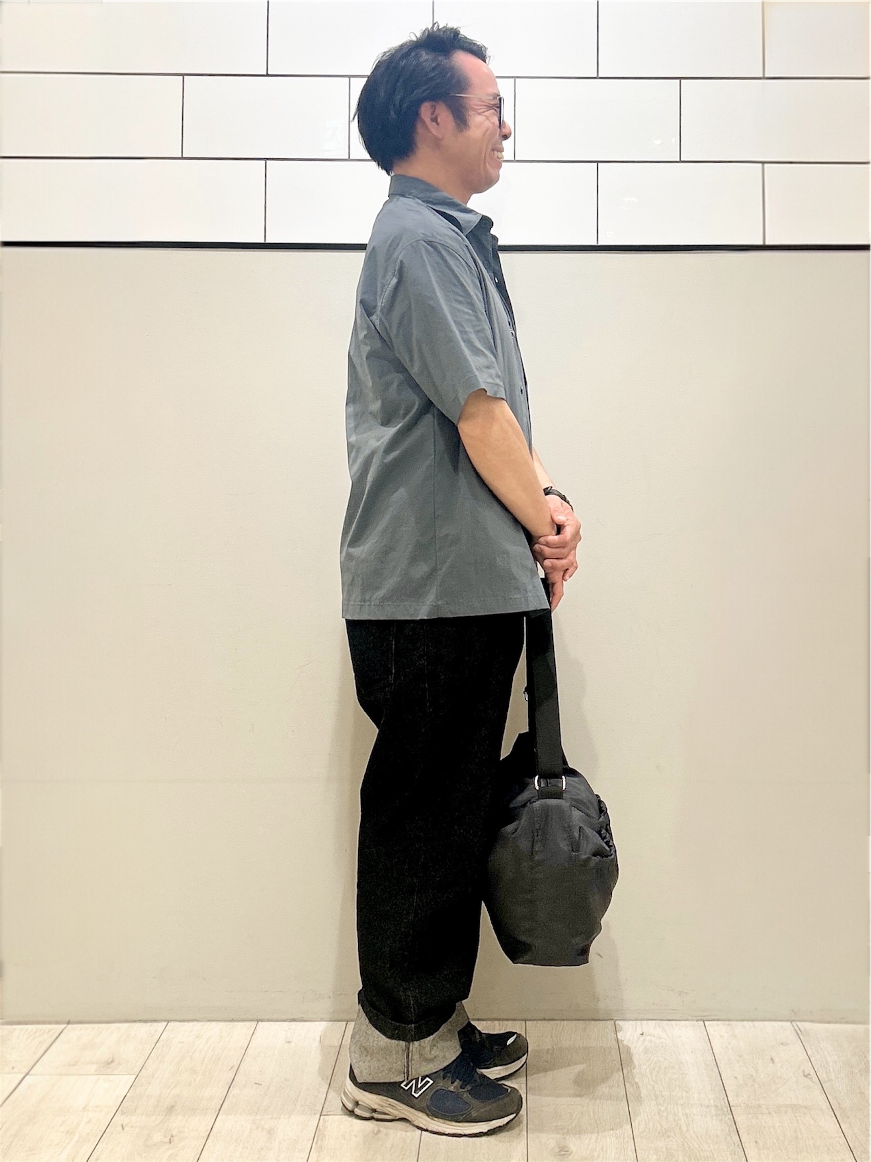 KENJI Iさんの「THE SHOP TK｜【接触冷感/洗濯機OK/セットアップ可】ナイロンストレッチ半袖シャツ」を使ったコーディネート