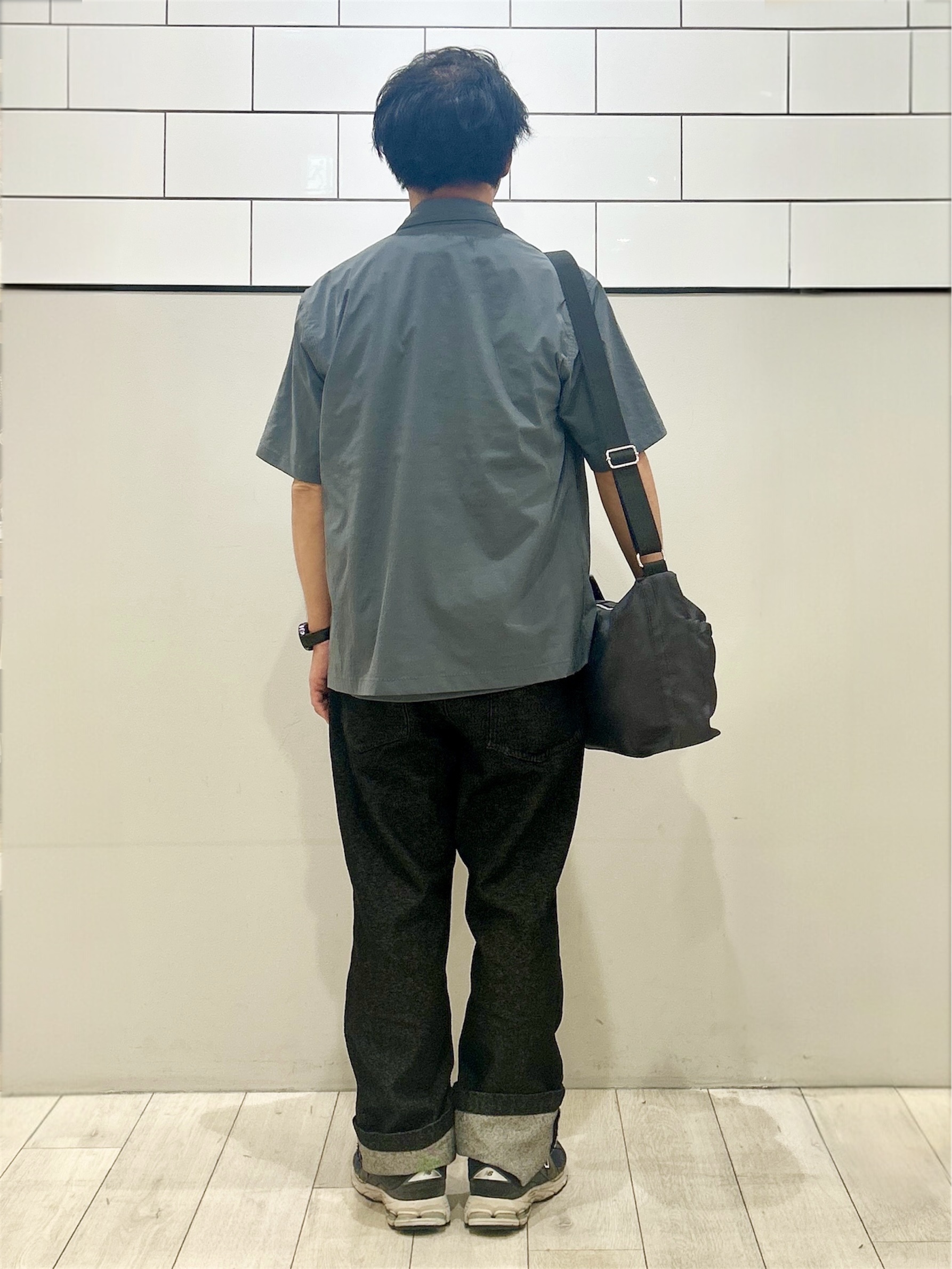 KENJI Iさんの「THE SHOP TK｜【接触冷感/洗濯機OK/セットアップ可】ナイロンストレッチ半袖シャツ」を使ったコーディネート