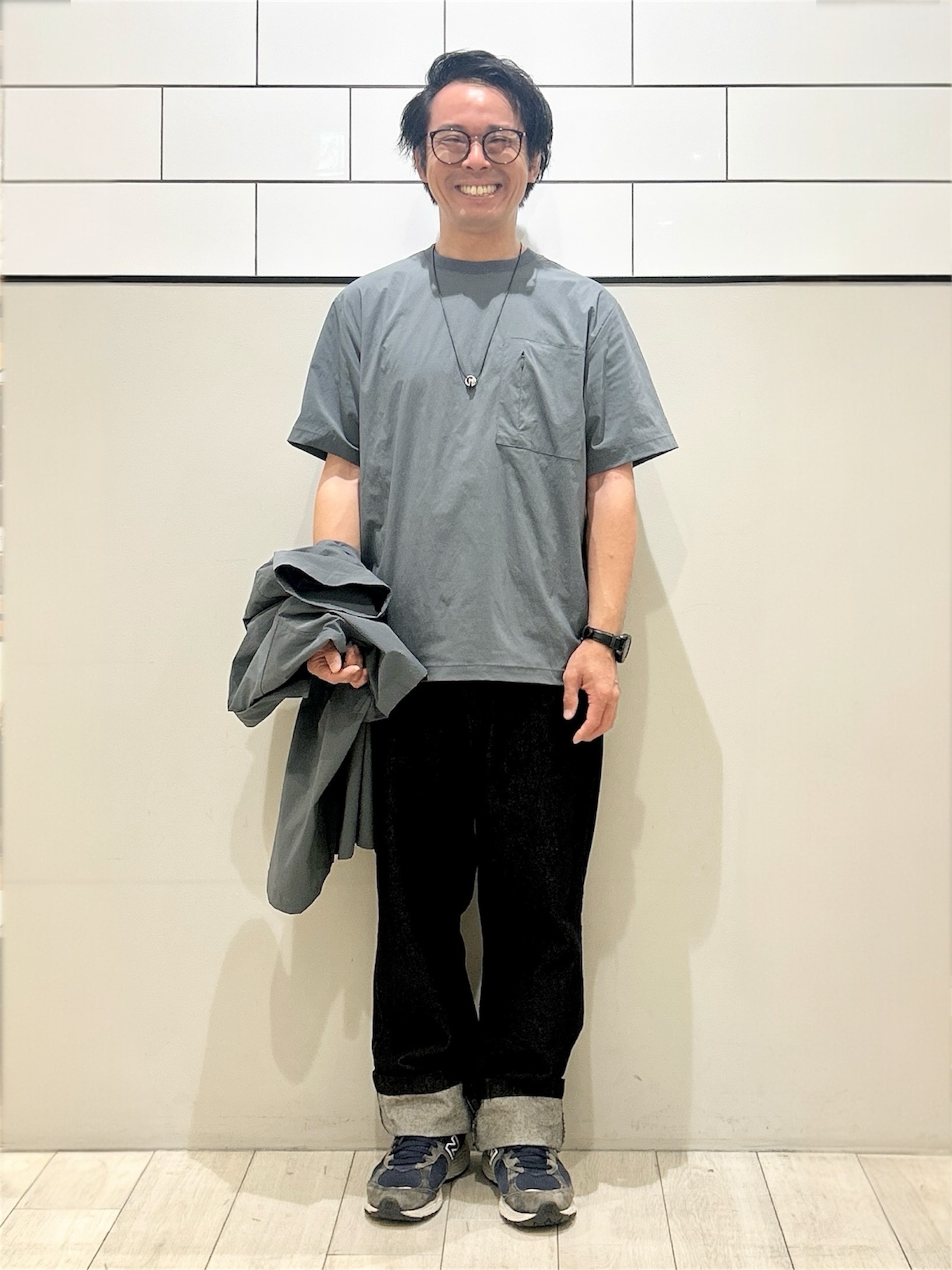 KENJI Iさんの「THE SHOP TK｜【接触冷感/洗濯機OK/セットアップ可】ナイロンストレッチ半袖シャツ」を使ったコーディネート