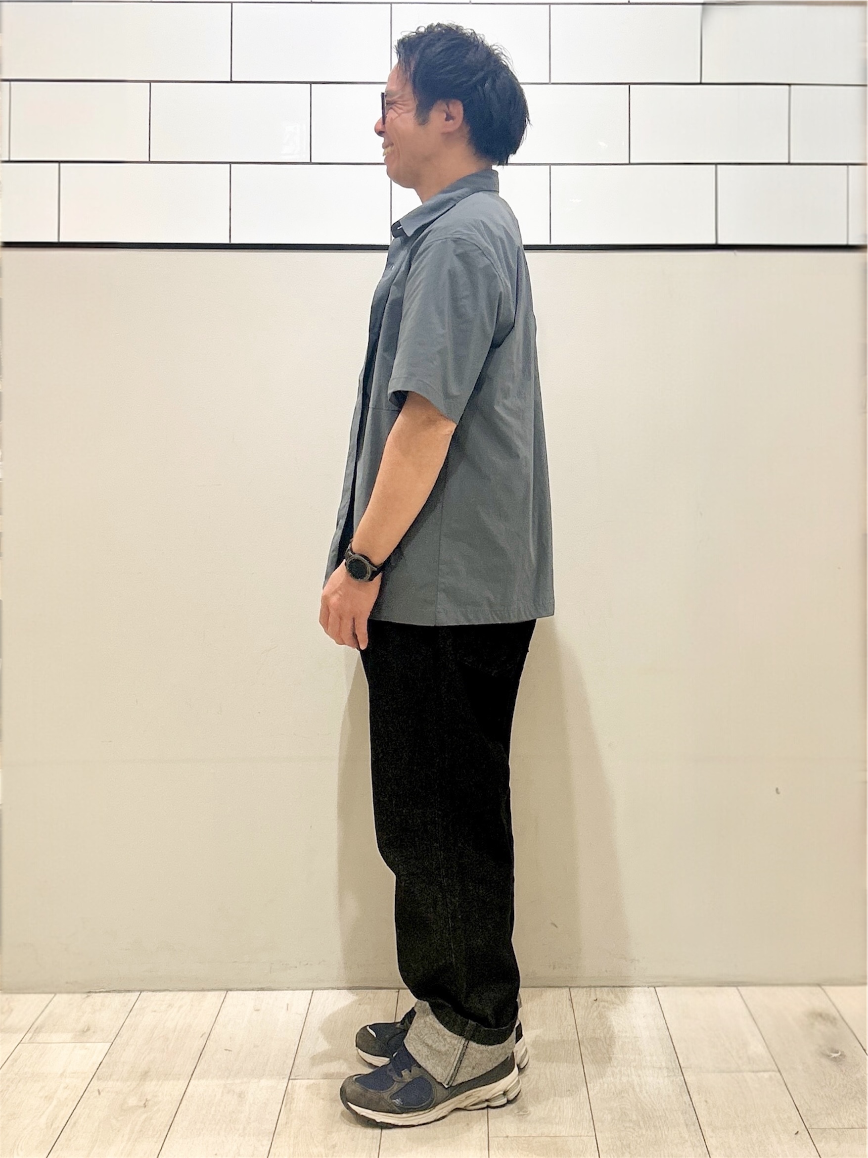KENJI Iさんの「THE SHOP TK｜【接触冷感/洗濯機OK/セットアップ可】ナイロンストレッチ半袖シャツ」を使ったコーディネート