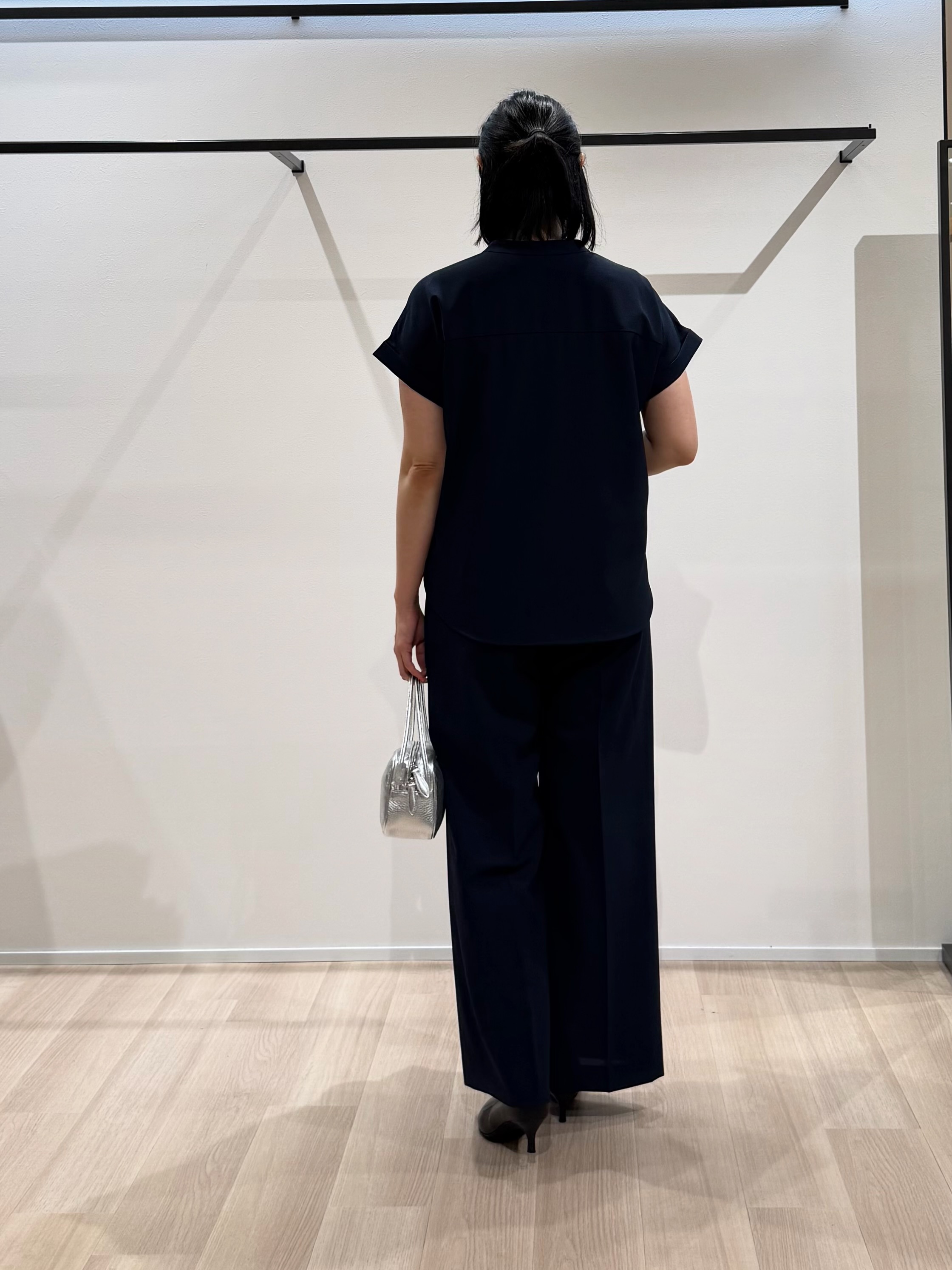 TOMOMIさんの「UNTITLED｜【残暑も快適/セットアップ可/接触冷感】エアリークールブラウス」を使ったコーディネート