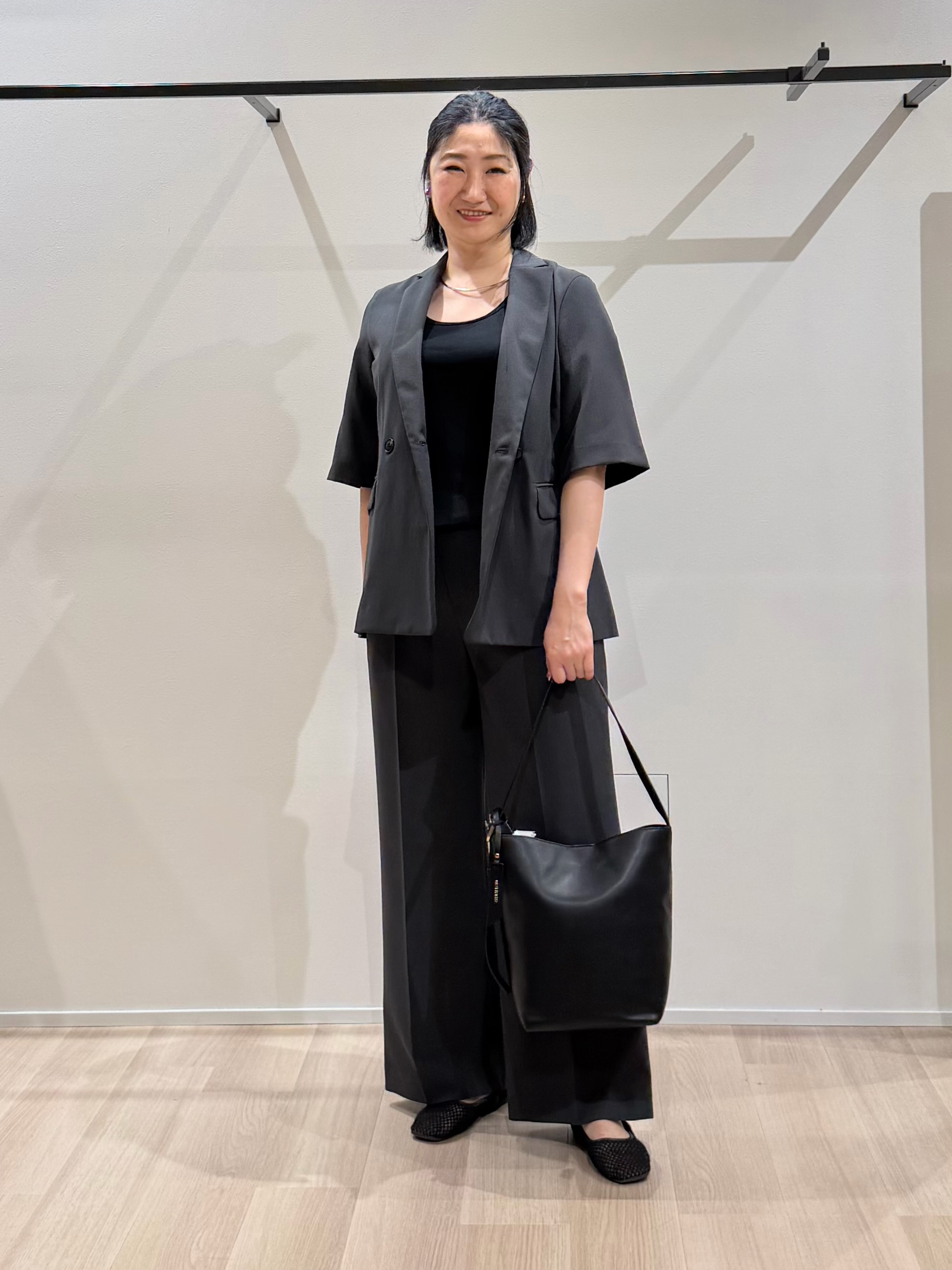 TOMOMIさんの「UNTITLED｜【残暑も快適/セットアップ可/接触冷感】エアリークールブラウス」を使ったコーディネート
