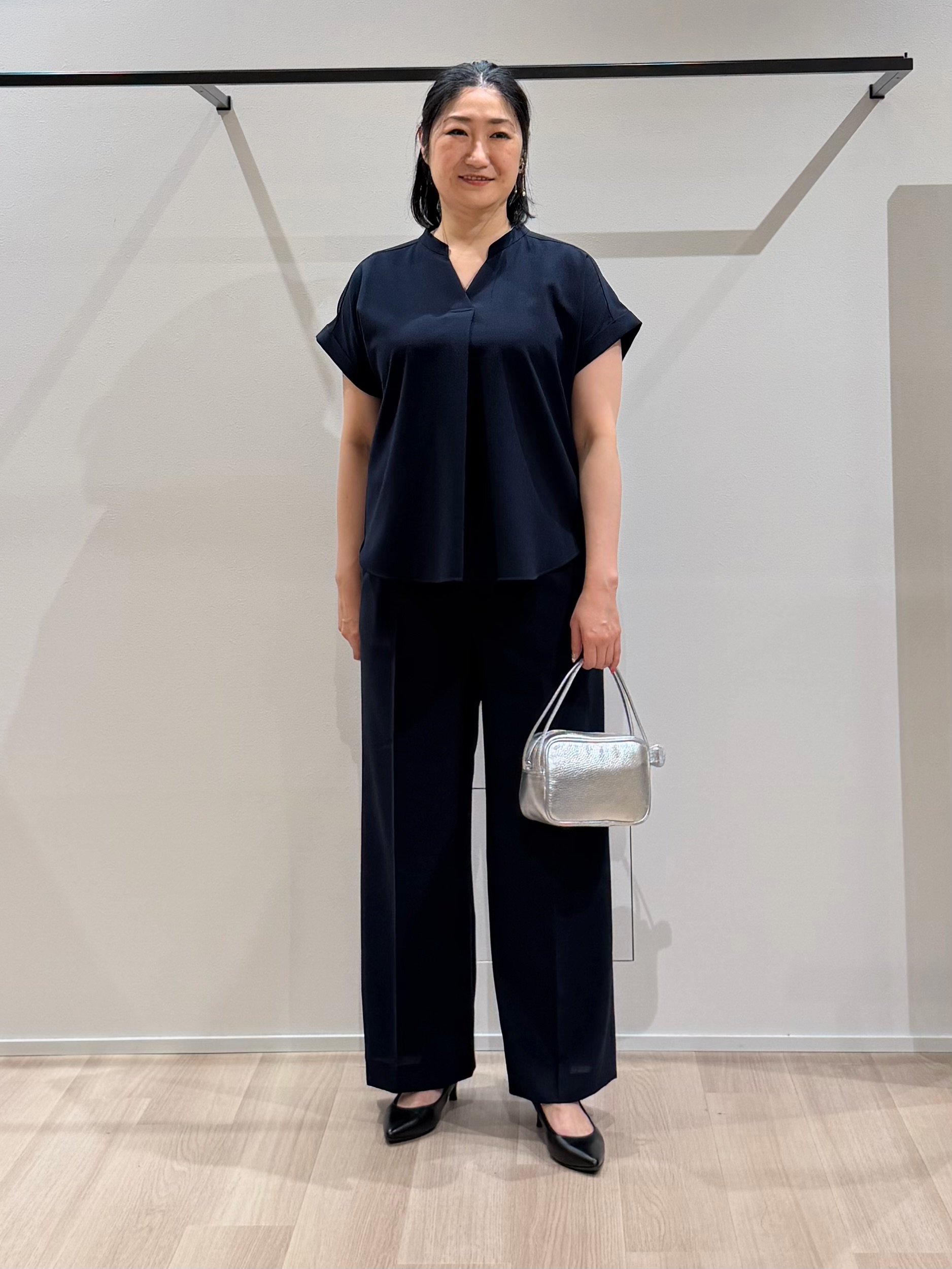 TOMOMIさんの「UNTITLED｜【残暑も快適/セットアップ可/接触冷感】エアリークールブラウス」を使ったコーディネート