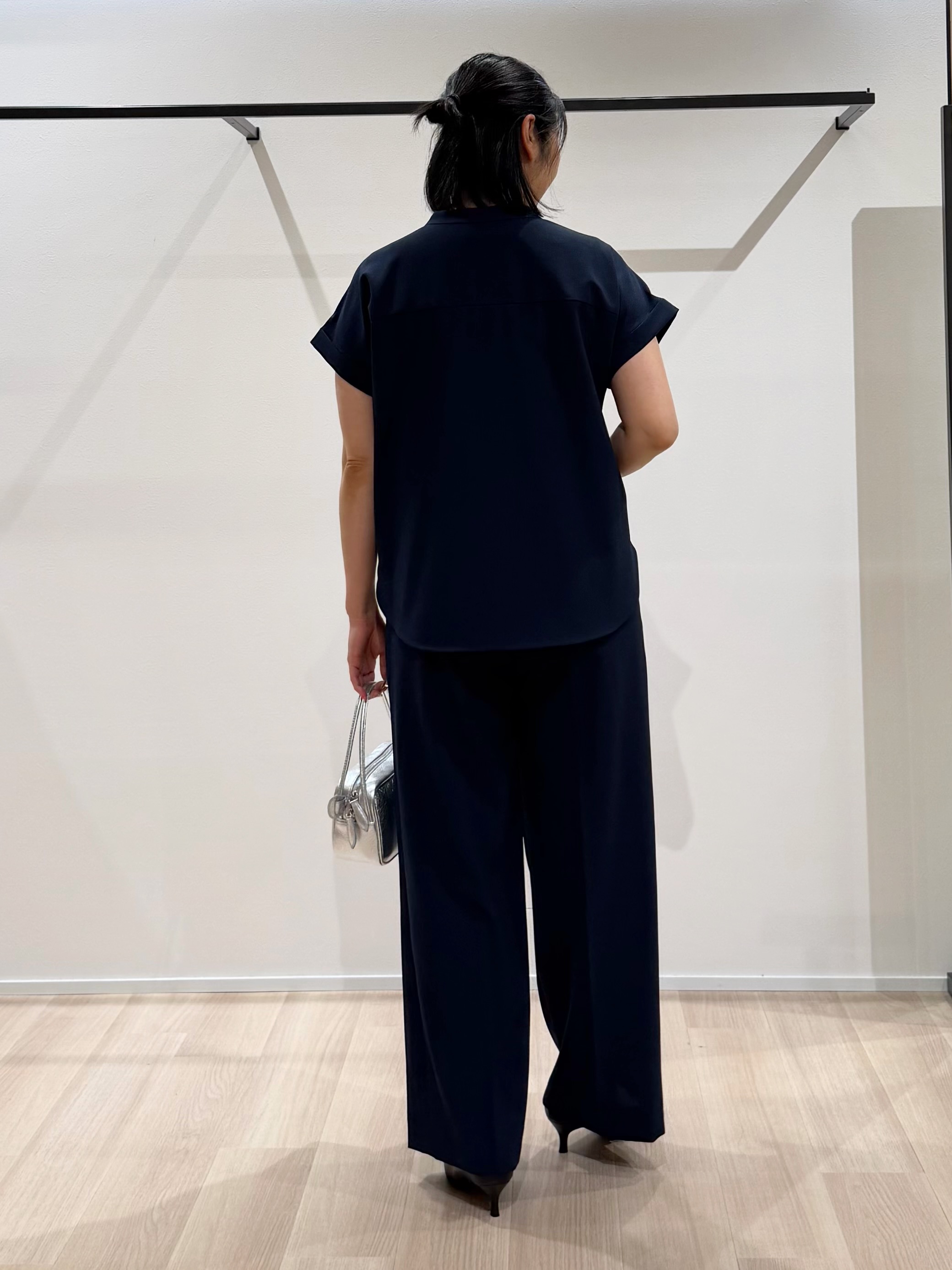 TOMOMIさんの「UNTITLED｜【残暑も快適/セットアップ可/接触冷感】エアリークールブラウス」を使ったコーディネート