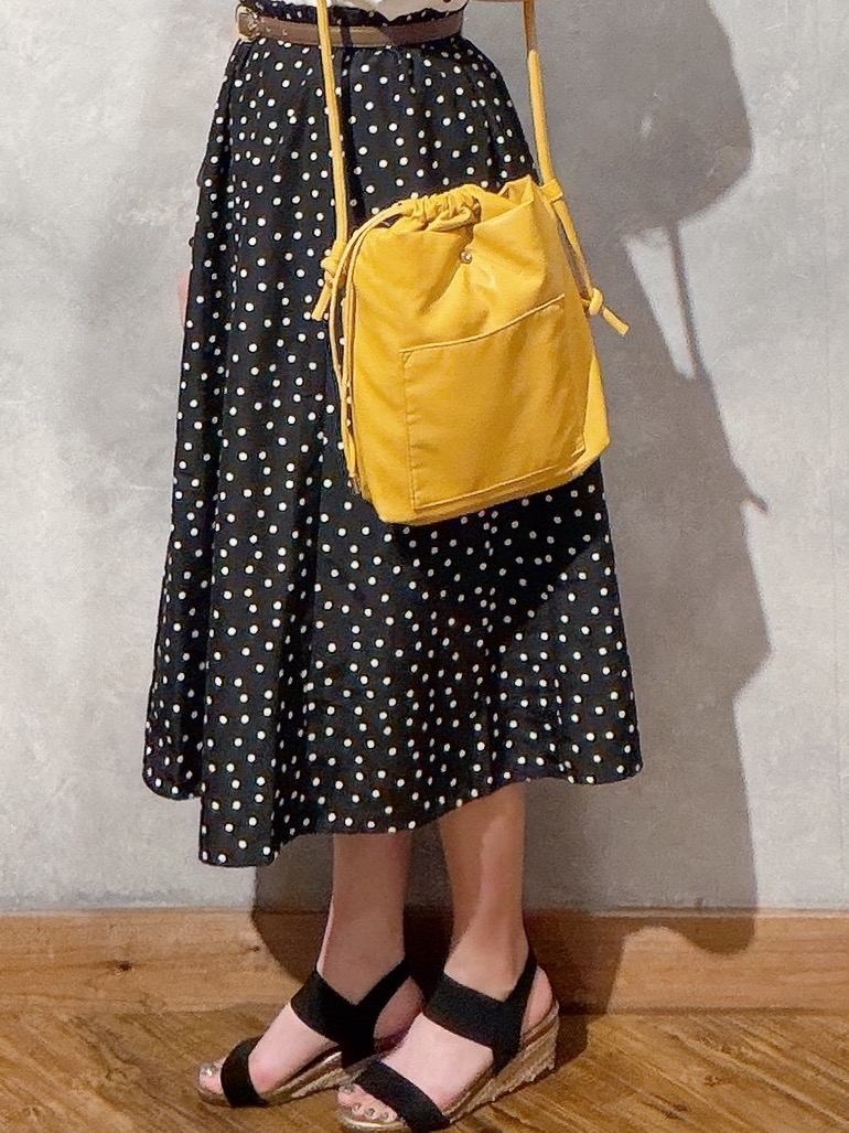 shellさんの「SHOO･LA･RUE｜【体型カバー/S-LL】後ろ姿も映える 異素材ドッキングトップス」を使ったコーディネート