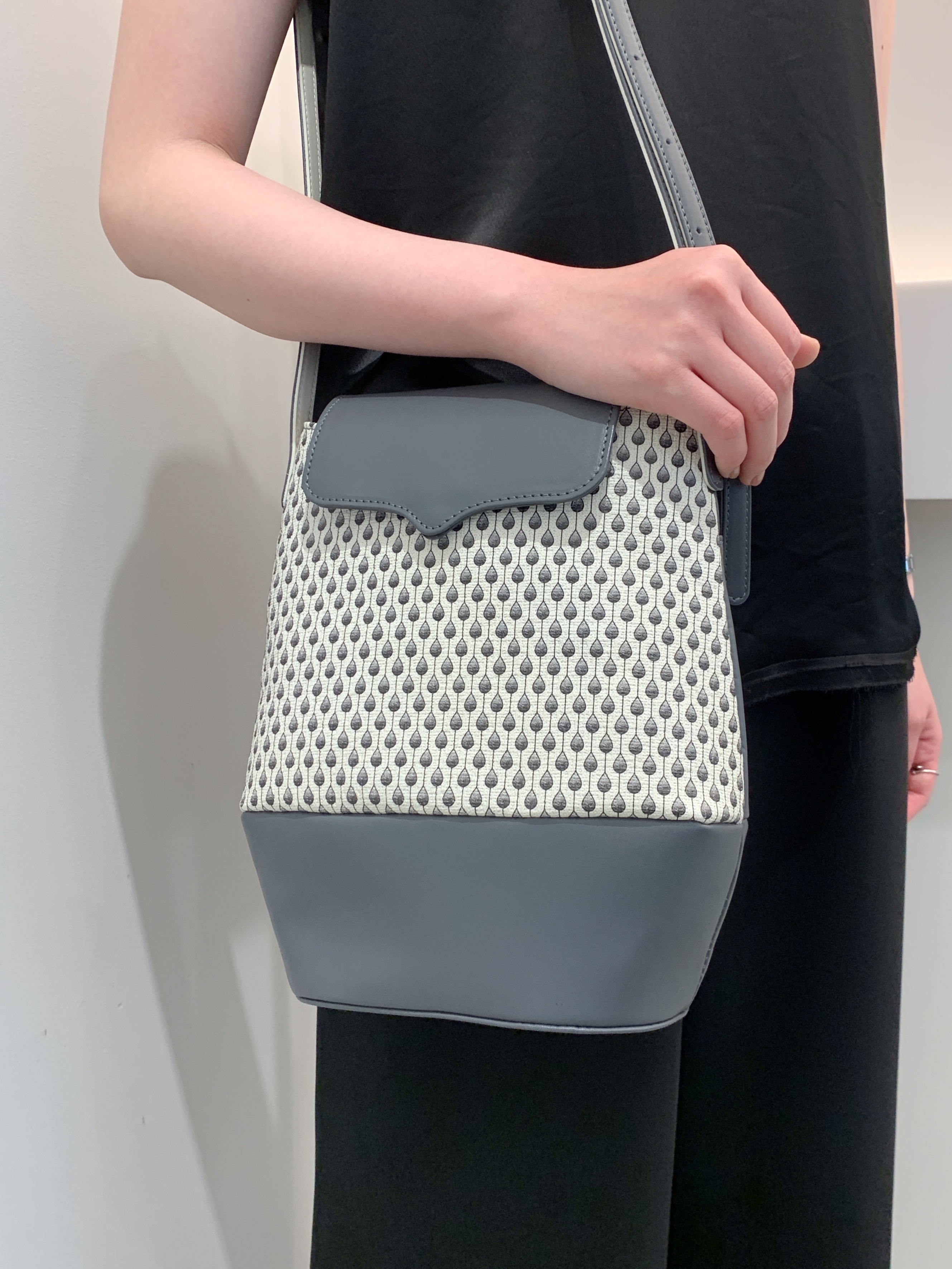 Iさんの「HIROKO HAYASHI｜STILLA（スティラ）ショルダーバッグ」を使ったコーディネート