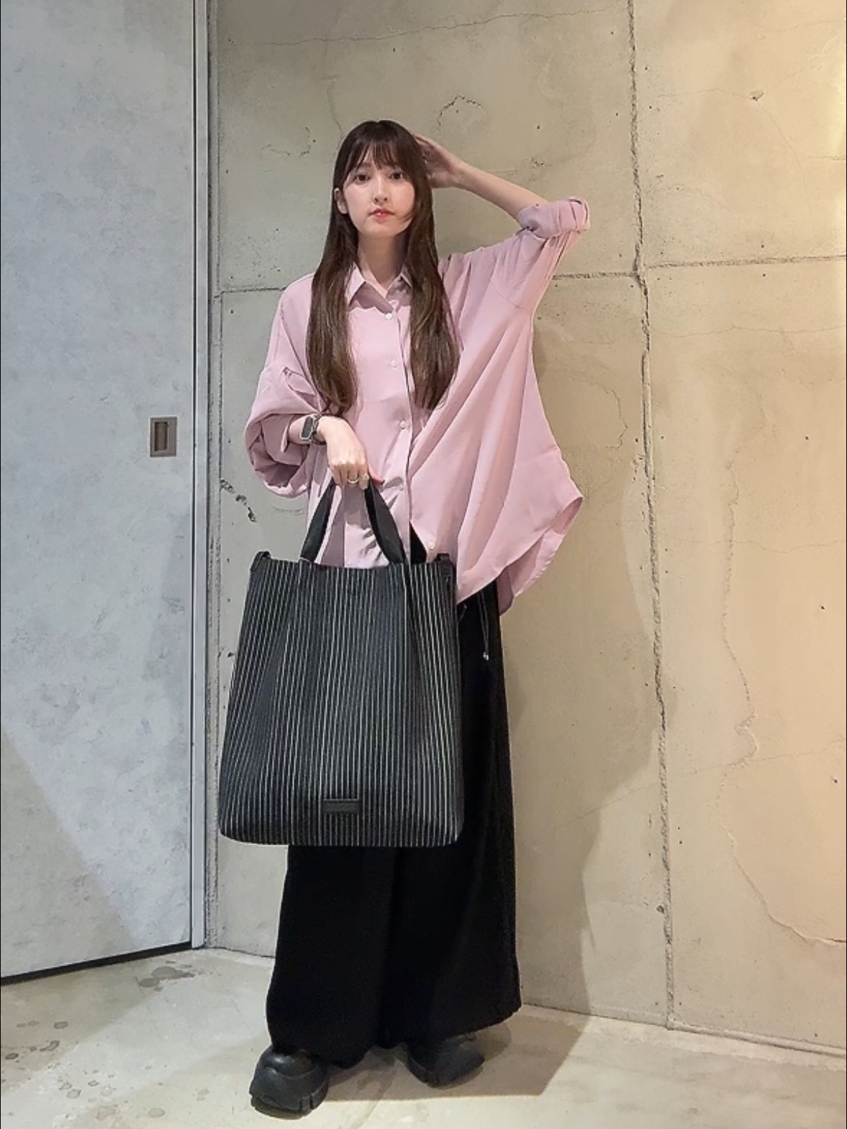 MIKAさんの「tk.TAKEO KIKUCHI｜【選べる7色】トロミドレープカラーシャツ/トロミ/梨地/7色/レギュラーカラー/長袖」を使ったコーディネート