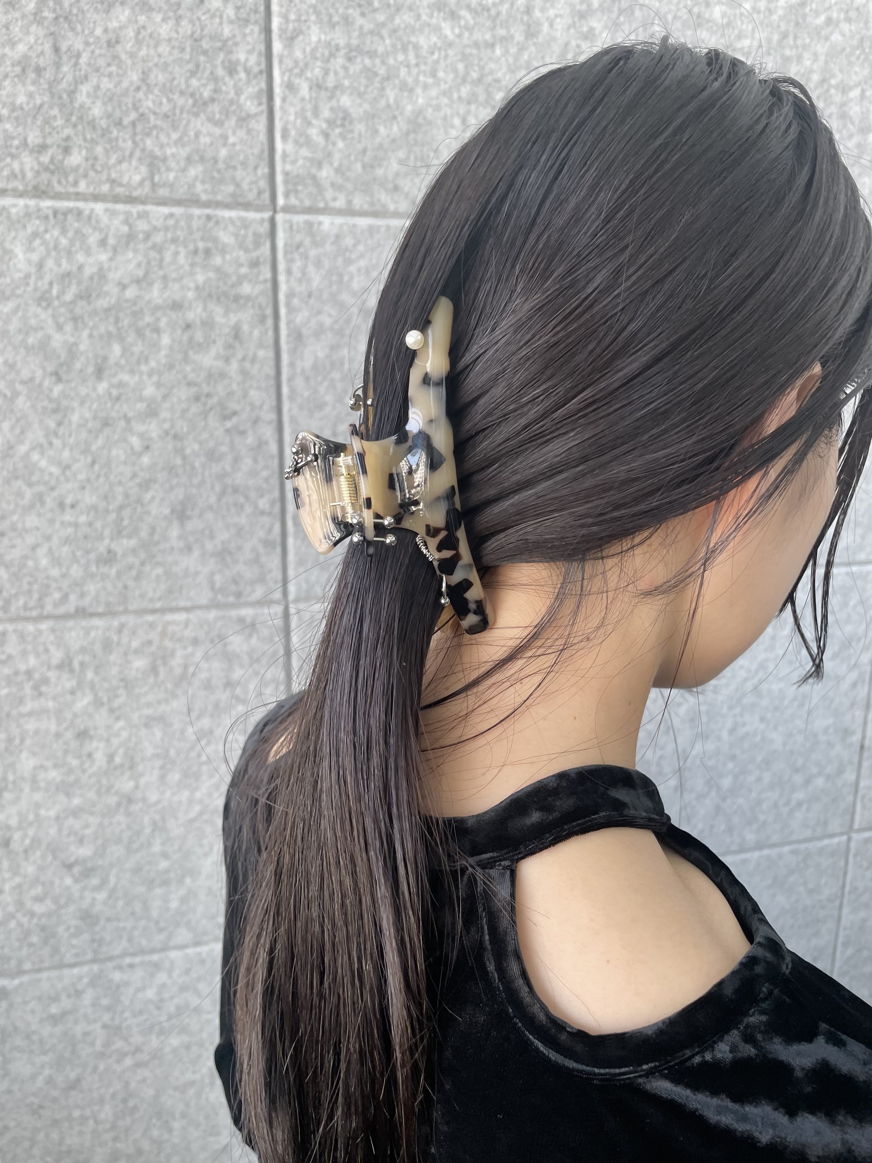 丸山加奈子さんの「CODE A｜【ReRe】neck point velour dress」を使ったコーディネート