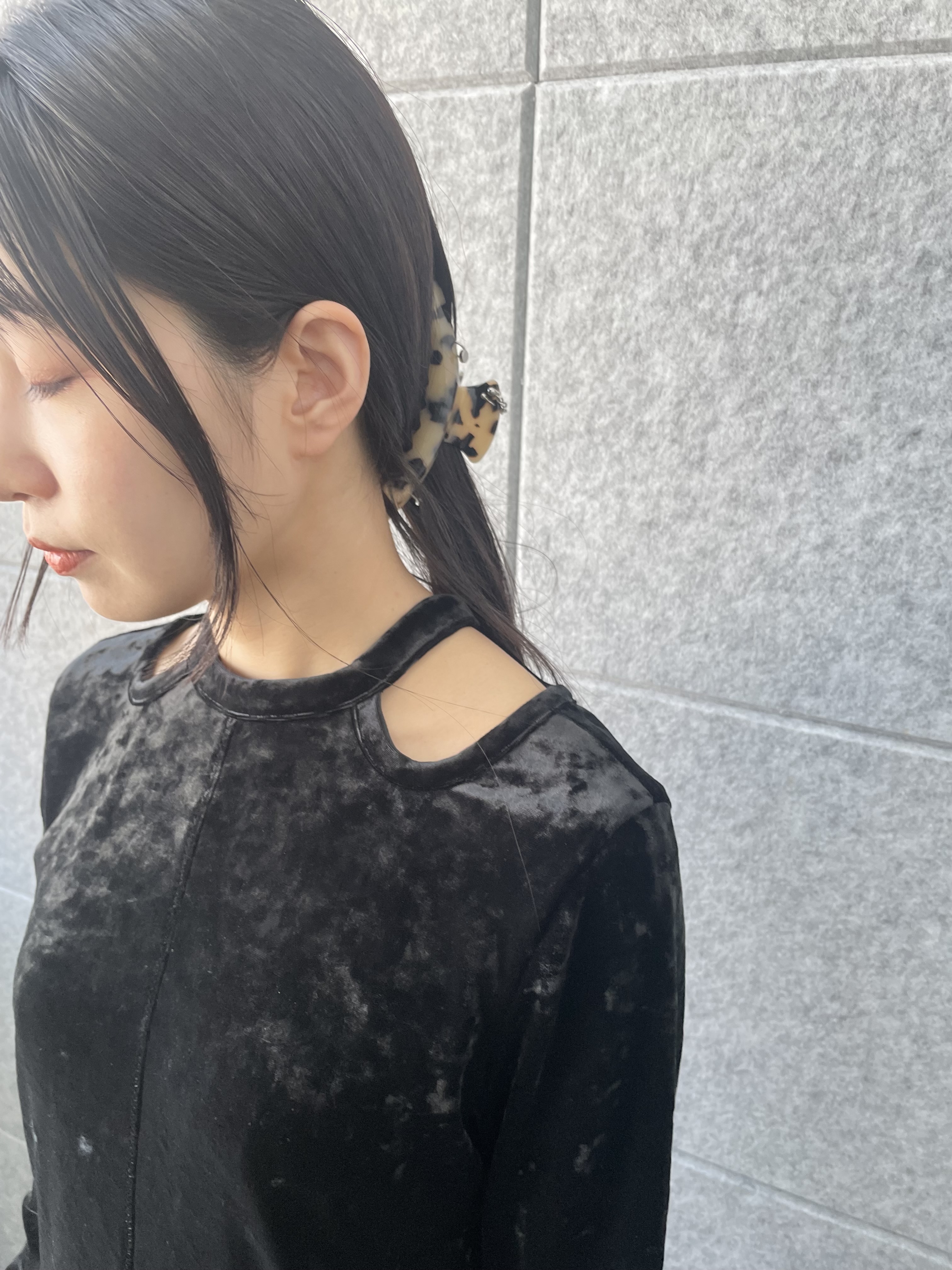 丸山加奈子さんの「CODE A｜【ReRe】neck point velour dress」を使ったコーディネート