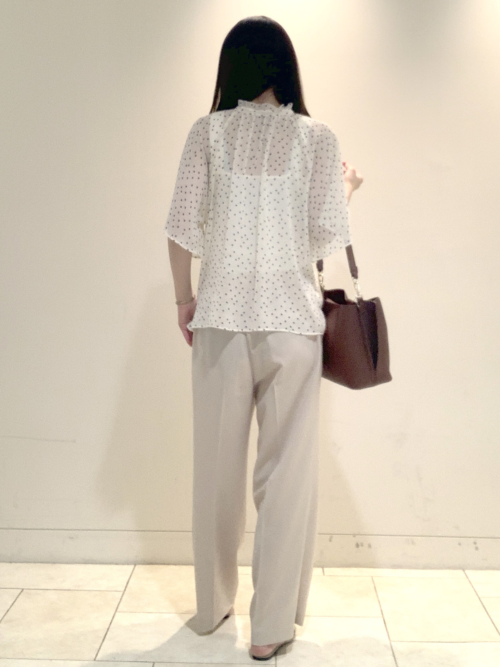 ヤマグチさんの「Reflect｜【セットアップ／手洗い可】ドット柄シアーブラウス」を使ったコーディネート