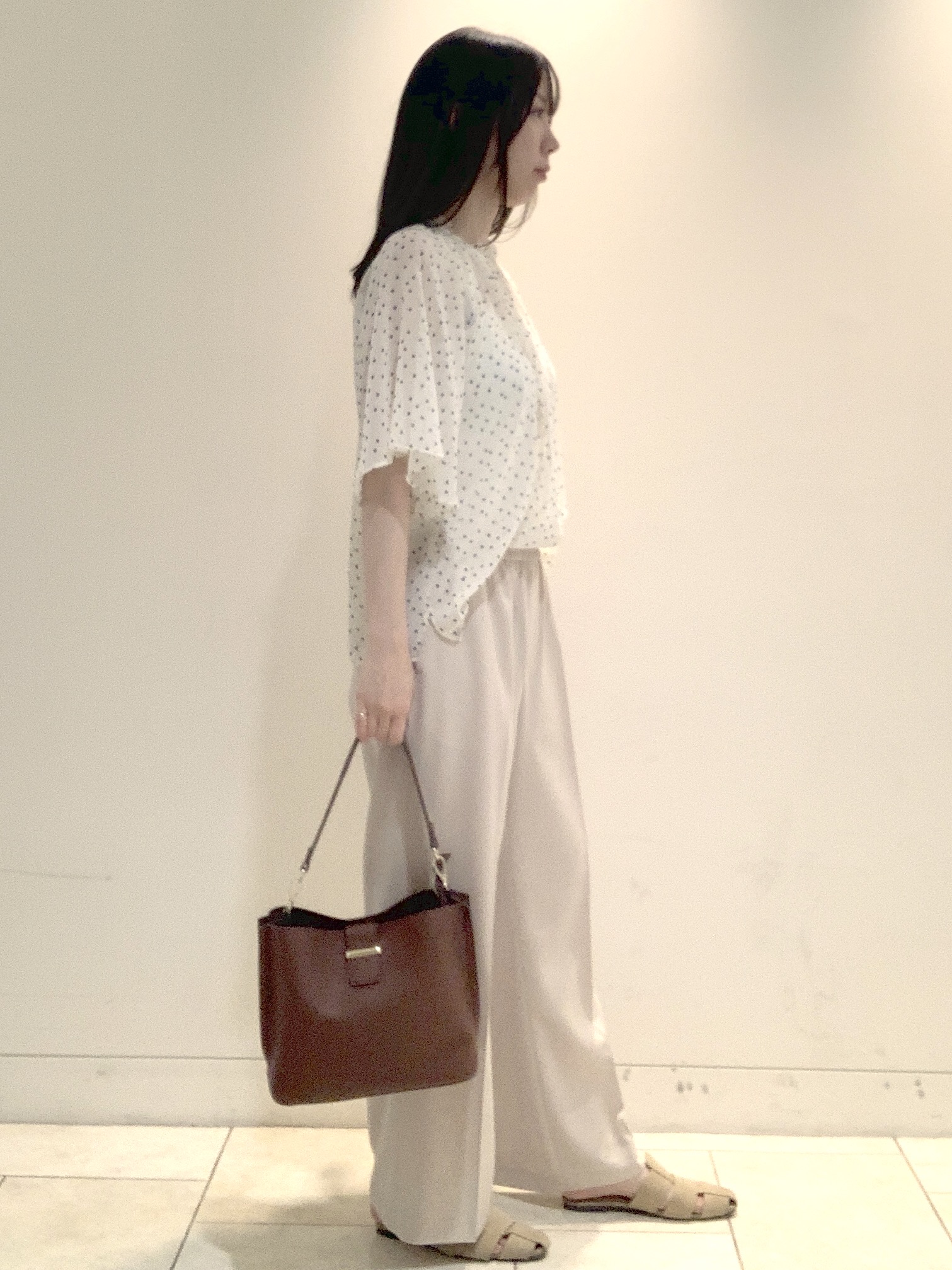 ヤマグチさんの「Reflect｜【セットアップ／手洗い可】ドット柄シアーブラウス」を使ったコーディネート