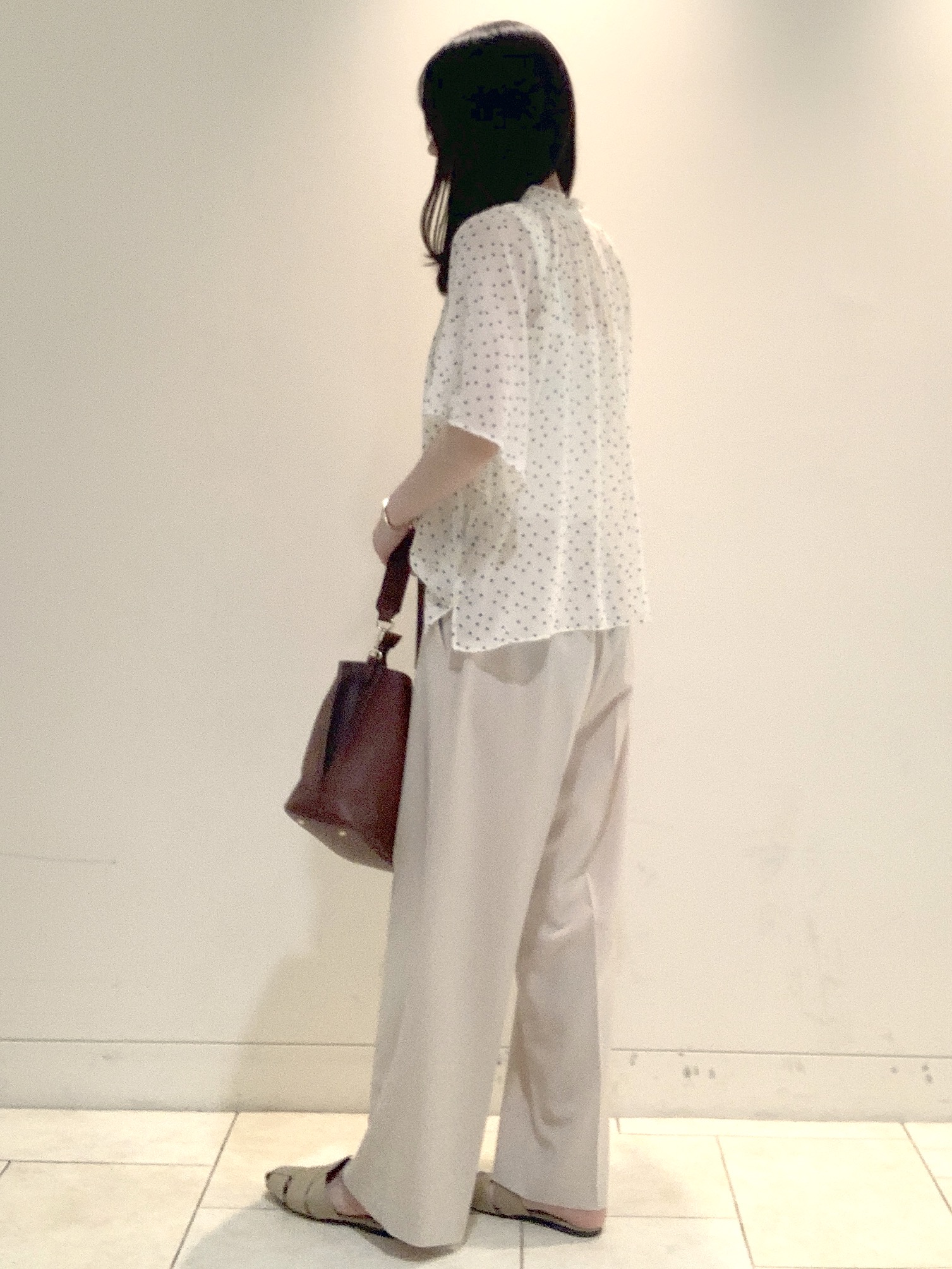 ヤマグチさんの「Reflect｜【セットアップ／手洗い可】ドット柄シアーブラウス」を使ったコーディネート