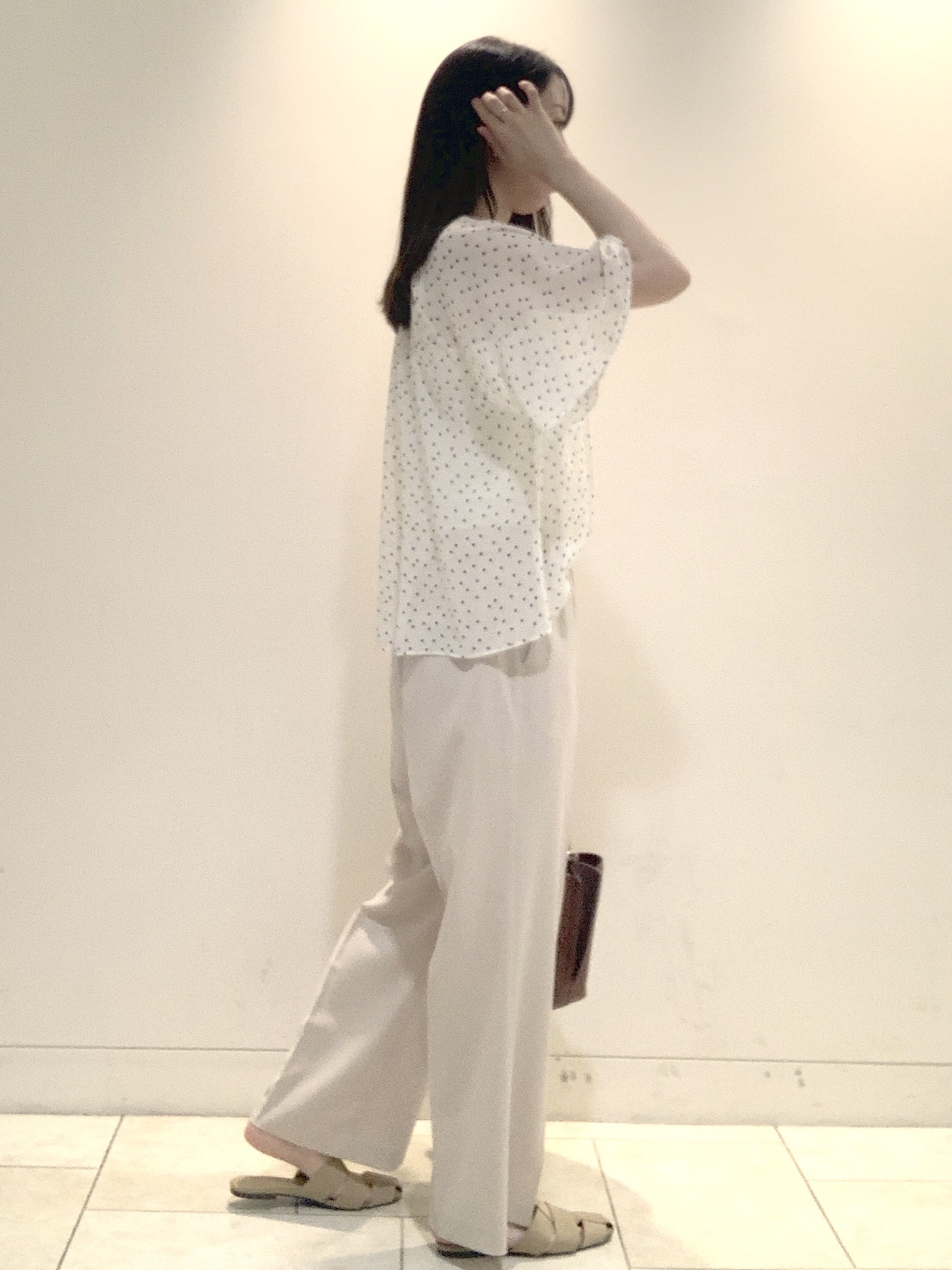 ヤマグチさんの「Reflect｜【セットアップ／手洗い可】ドット柄シアーブラウス」を使ったコーディネート
