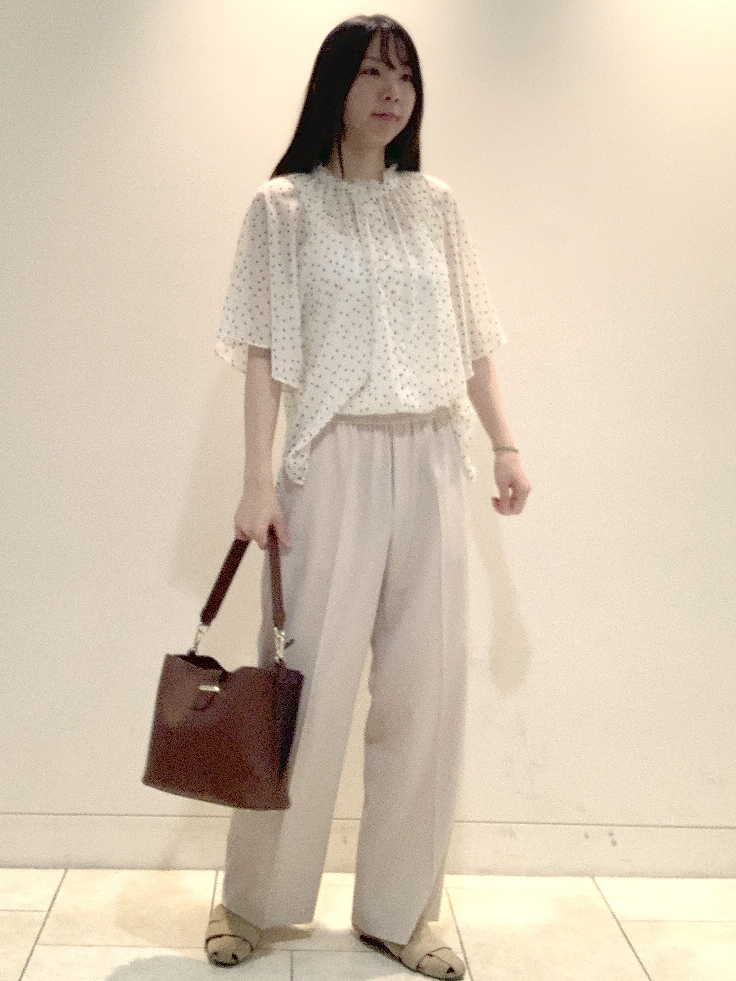 ヤマグチさんの「Reflect｜【セットアップ／手洗い可】ドット柄シアーブラウス」を使ったコーディネート