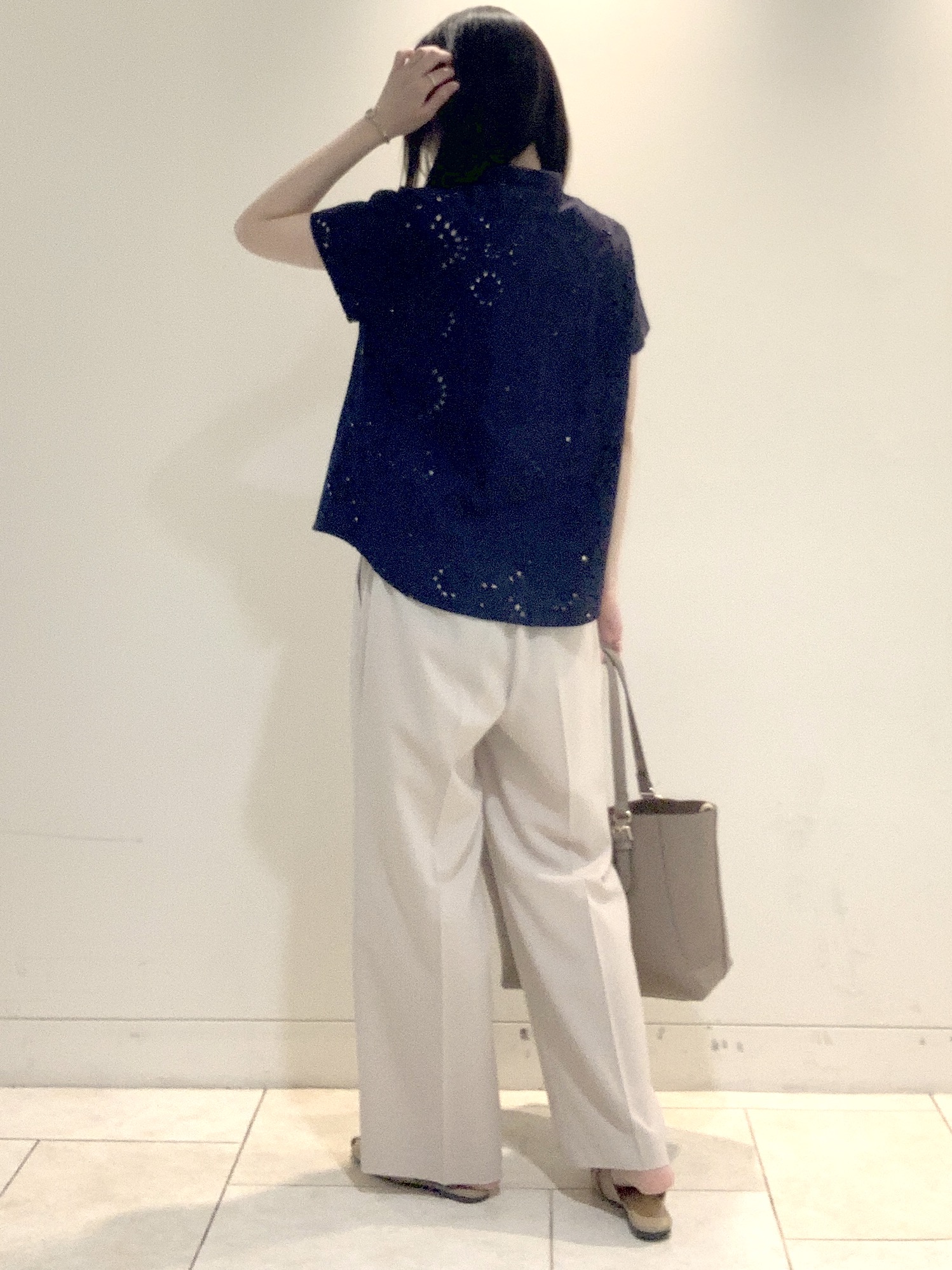ヤマグチさんの「Reflect｜【通勤◎】カットワーク刺繍レース シャツブラウス」を使ったコーディネート